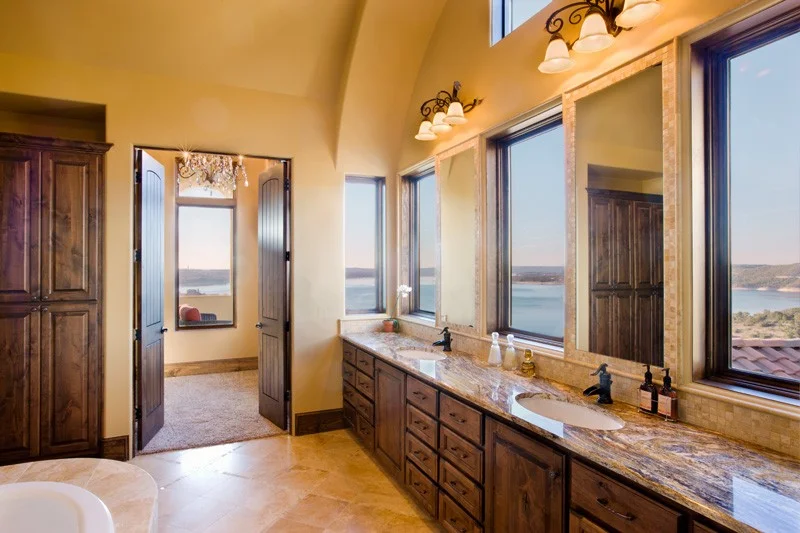 07_12402_CEDAR_MASTERBATH.jpg