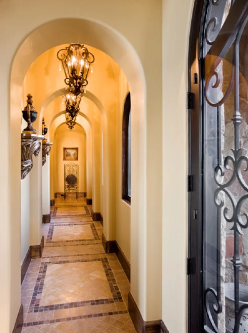 11_12402_CEDAR_HALLWAY.jpg