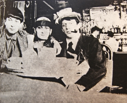 Moise Kisling, Paquerette, and Pablo Picasso at Cafe la Rotonde, 1916. Photo by Jean Cocteau.