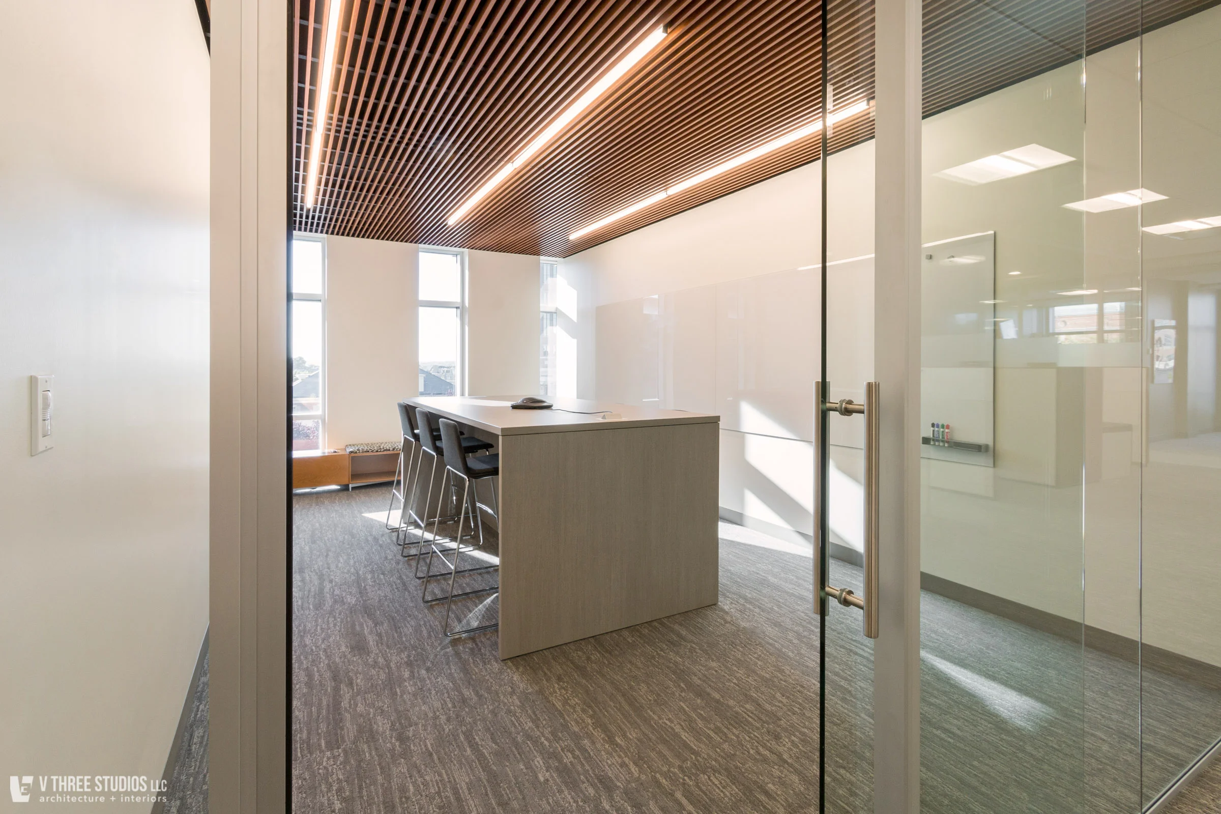  15050 Commerce Bank 2nd Floor // V Three Studios 