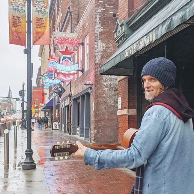 LIVE STREAM! Tonight 6:30 pm CST Teague Alexy/Sir Ben&rsquo;s Mondays on Facebook Live @sirbensduluth @ellipsismn #singersongwriter 📷 @lindseymaruder