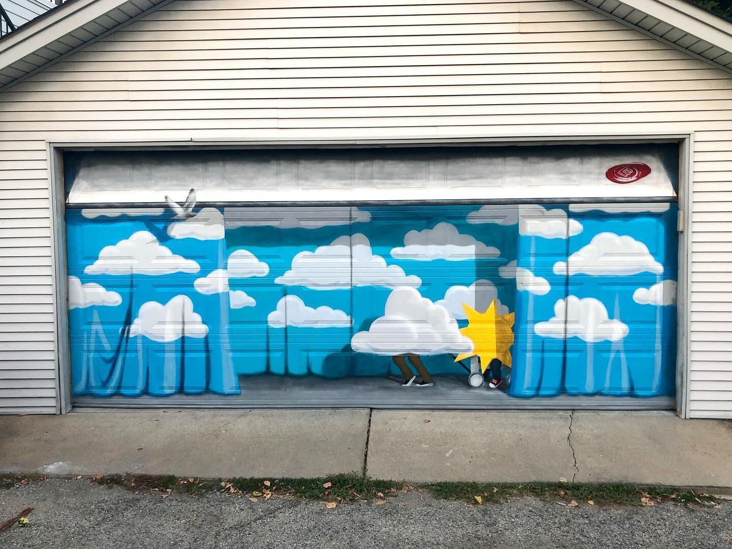 &ldquo;Here Comes the Sun&rdquo;&hellip;
A recent Chicago commission for a family with two little boys 🌤

 #WorksByELEE #chicagostreetart #streetartchicago #streetart #urbanart #sprayart #popart #mural #publicart #chicago #art #minimalism #bluesky #