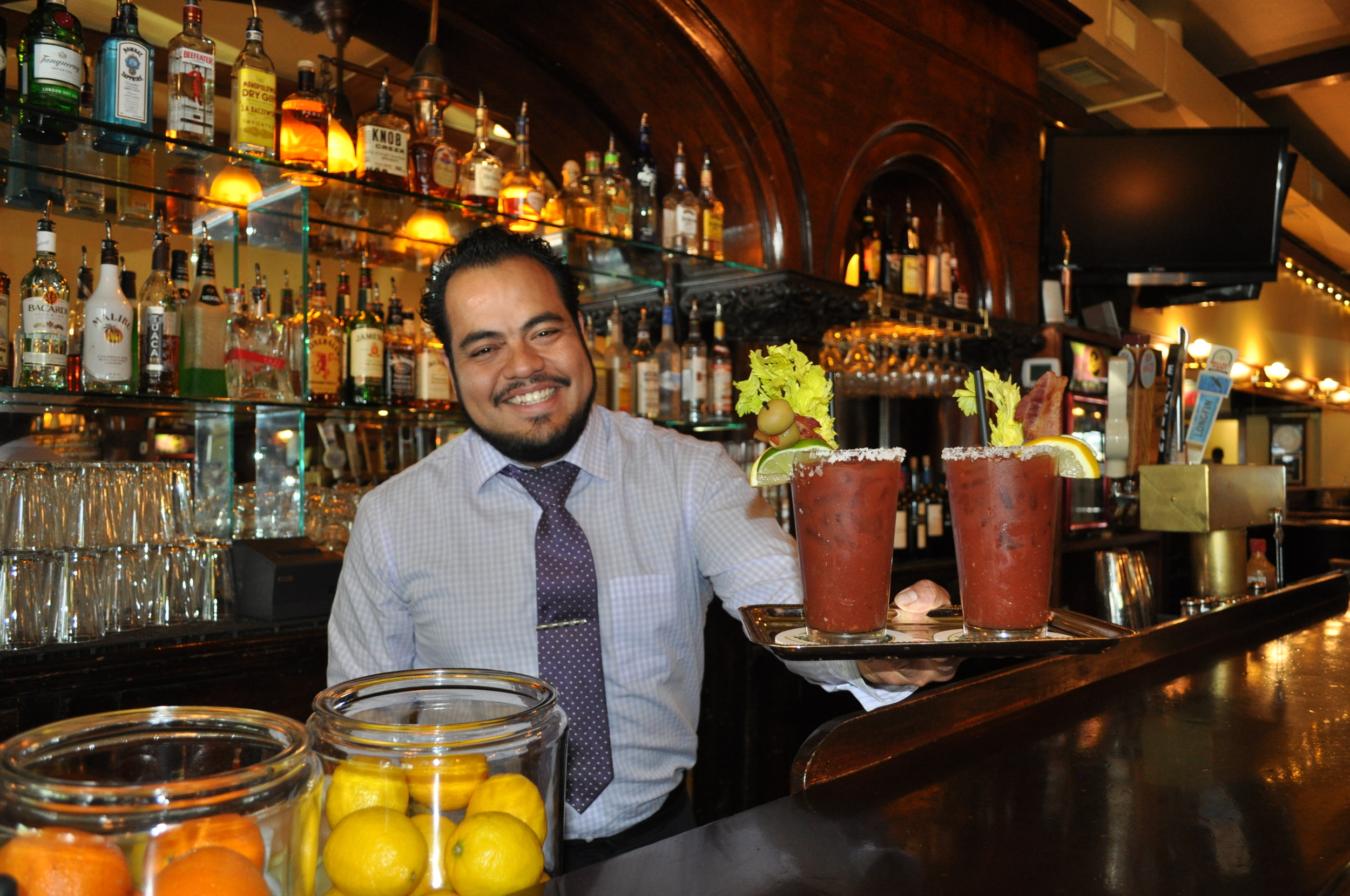 louies-of-ashland-friendly-bartender.JPG