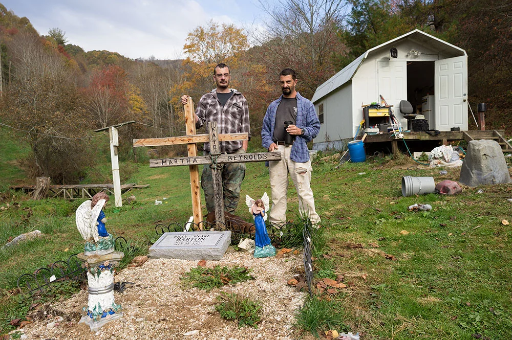 L1005109 us mf Billy and Bobby Barton at father's grave.jpg