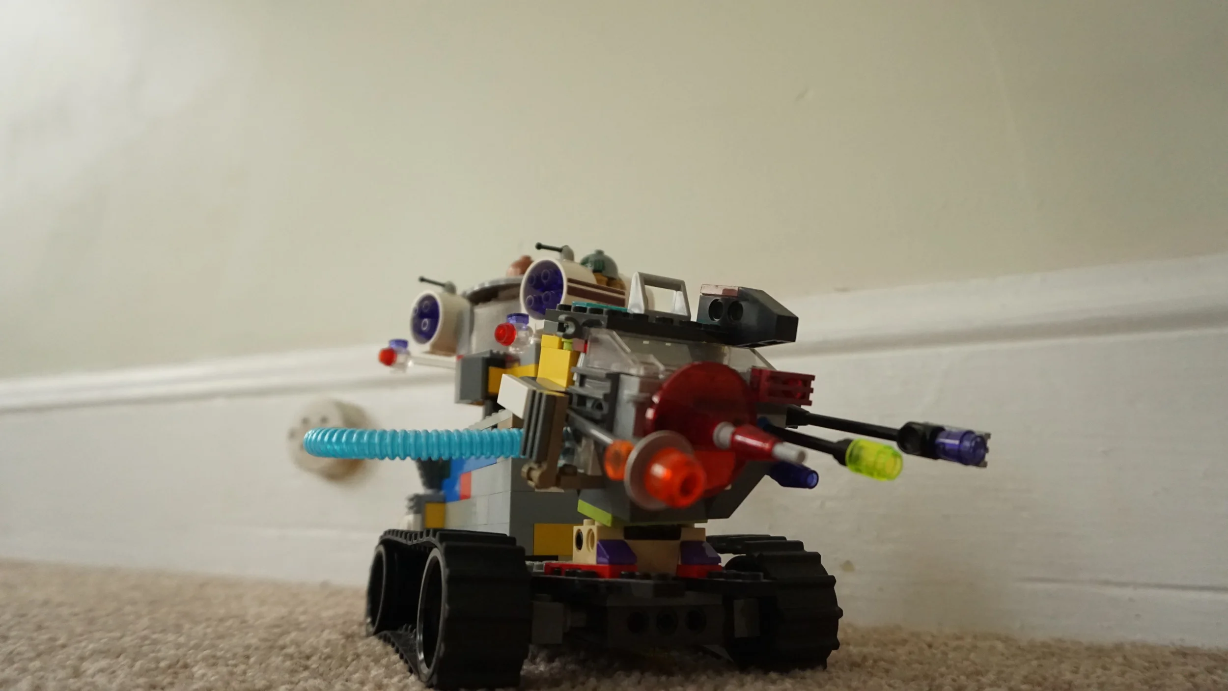 A ramshackle destructor tank thrown together from various ships and technologies by the Scavengers.