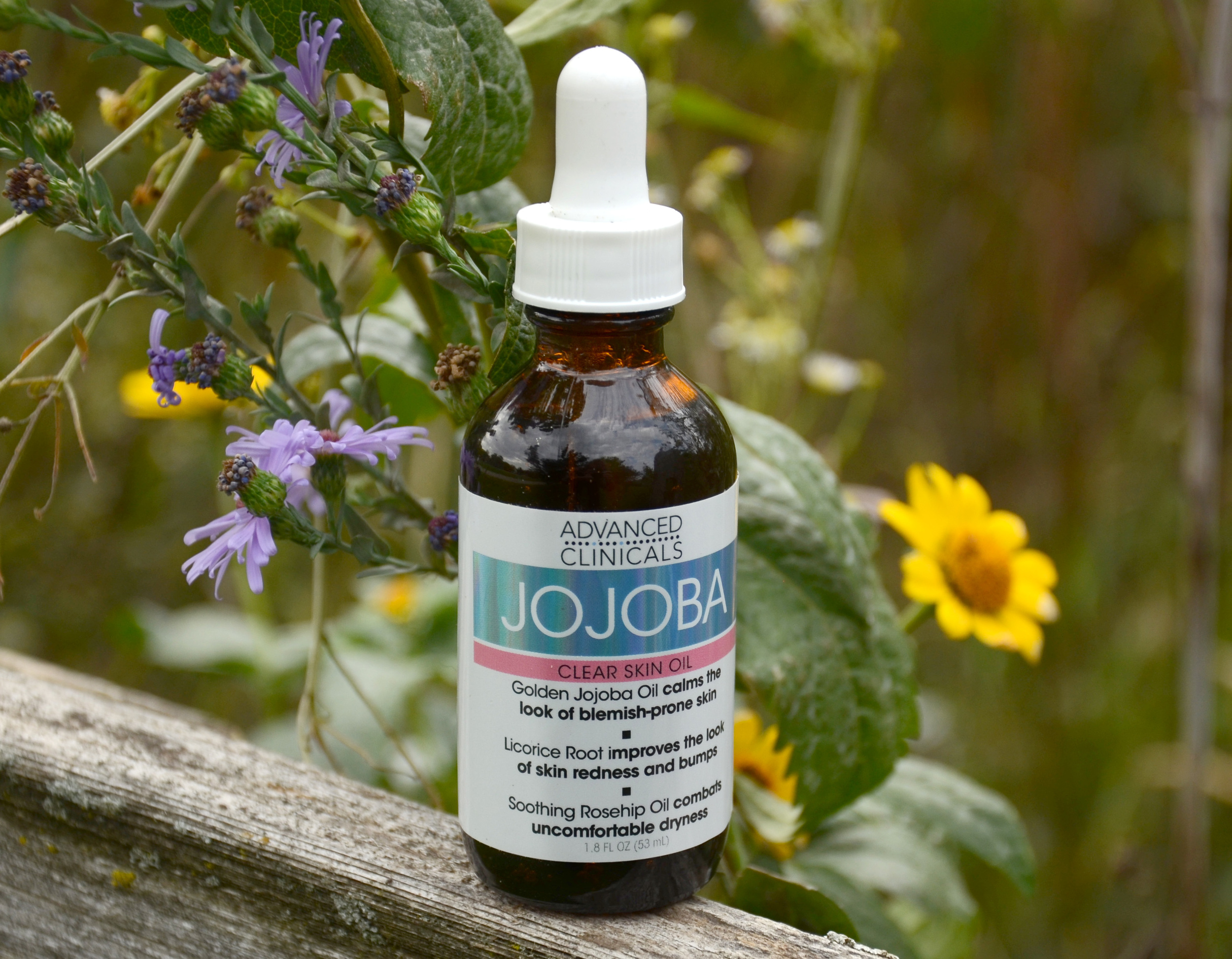 Jojoba Clear Skin Oil helps to reduce the appearance bumps and redness. 