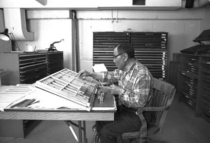 Simionie Koopapaik setting type. Simionie also illustrated a printed book with wood cuts. You can see that project in the oost " Other letterpress project s". Photo: Tessa MacIntosh