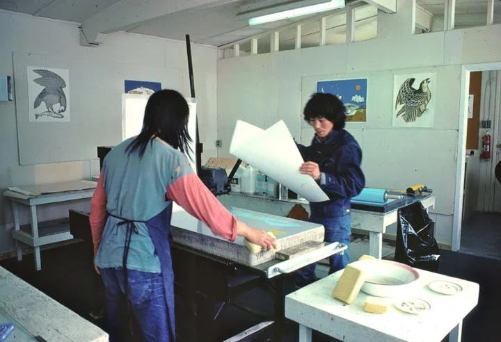 Pitseolak about to register a paper on a lithographic stone. :photo: Tessa Macintosh