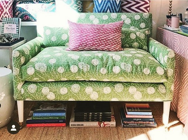 Perfect seating area. Perfect pattern play. Project by the talented @jessicabuckleyinteriors 
Our Palermo in Apple covers this settee just beautifully.  We&rsquo;re ready to kick up our feet and read a good book 🍏🍏🍏🍏🍏
#carolinairvingtextiles #pa