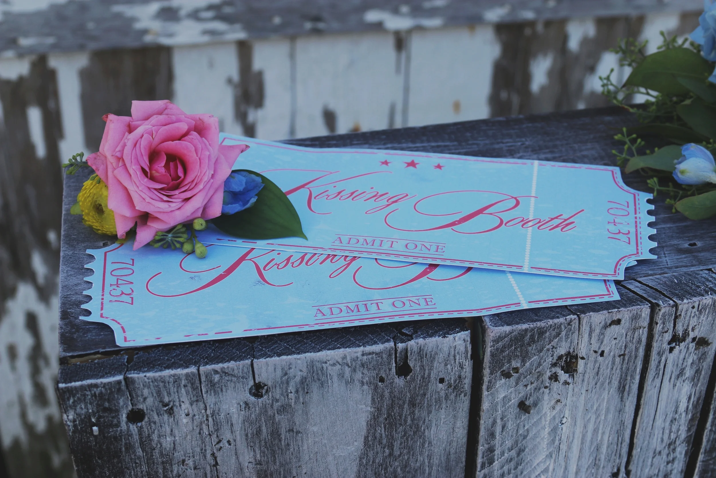 wedding rustic kissing booth