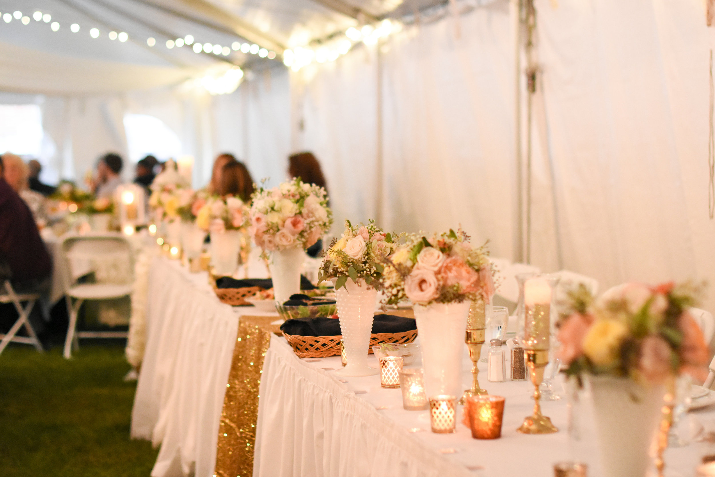 gold and white wedding reception decor //macy marie photography wedding