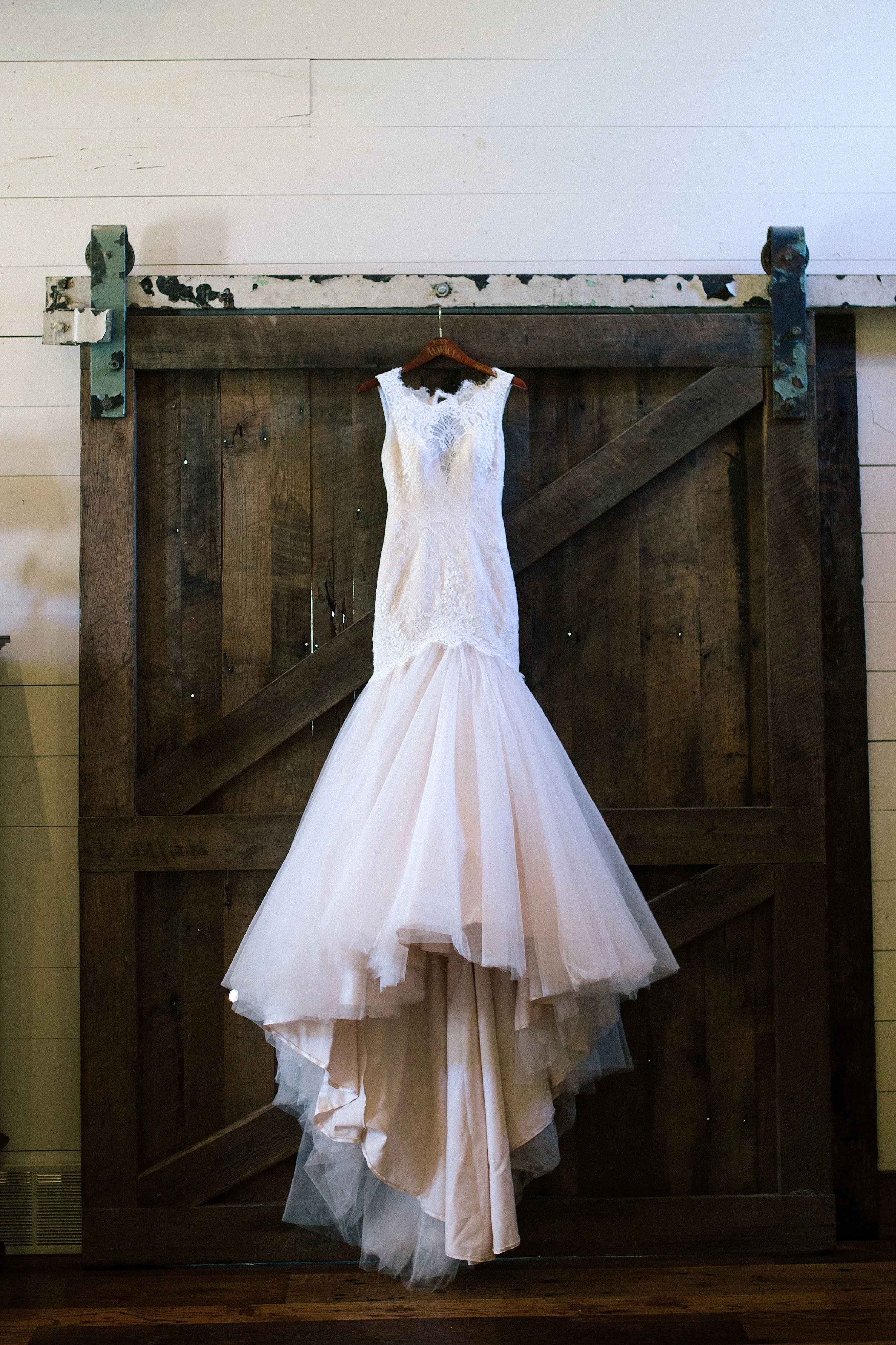 A Rustic Mallard's Croft Mississippi Wedding - Smash Studios Photography