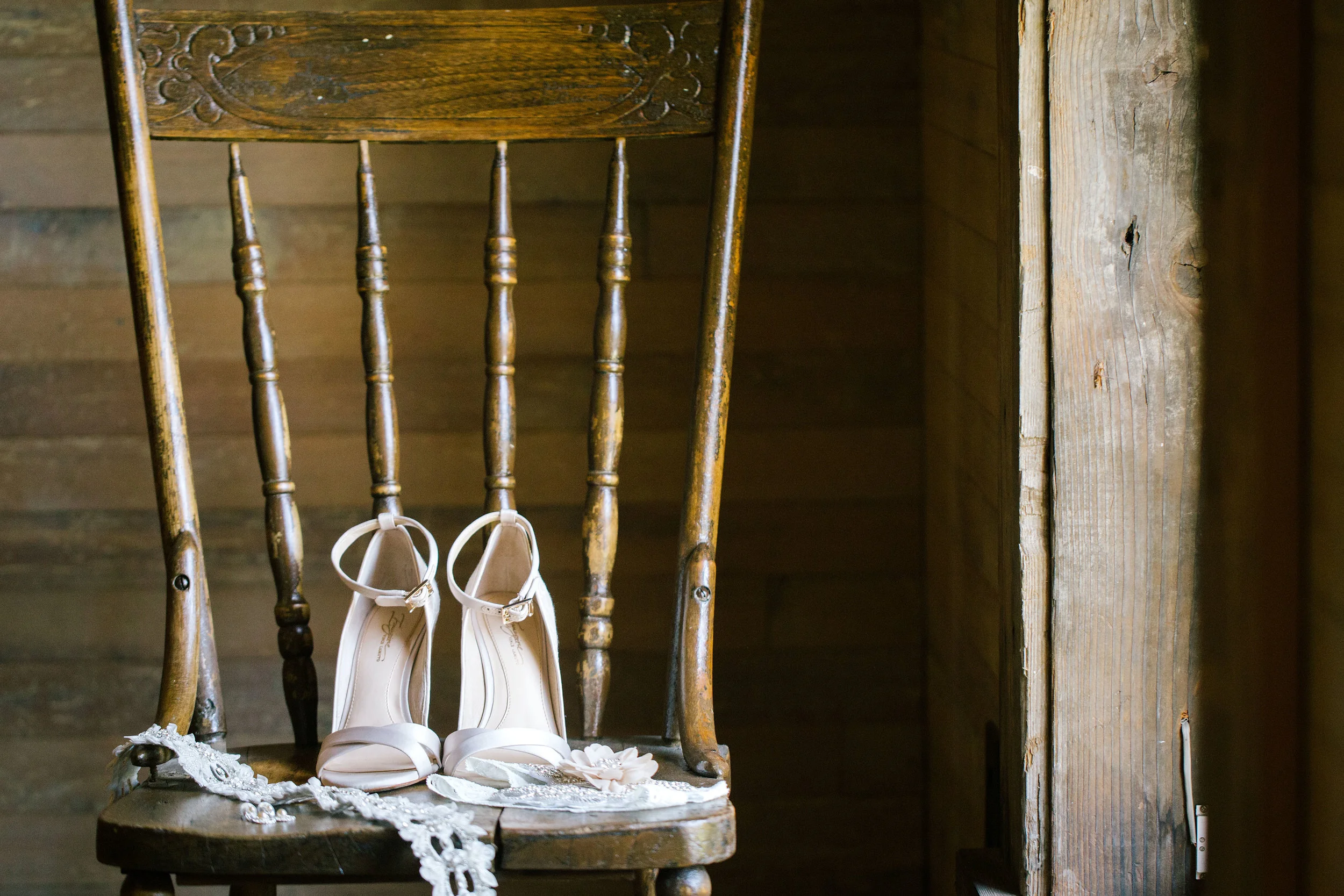 A Rustic Mallard's Croft Mississippi Wedding - Smash Studios Photography