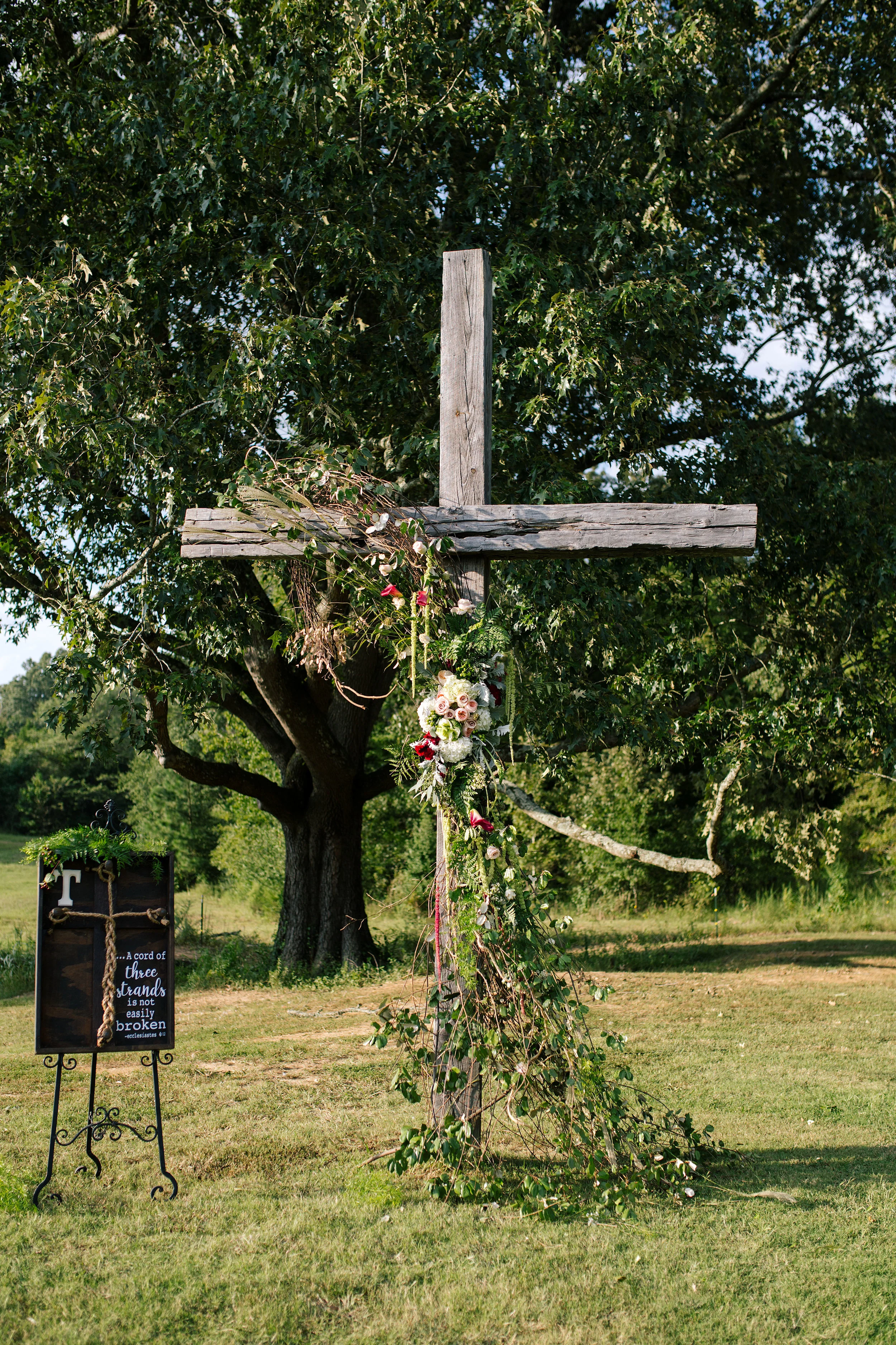 A Rustic Mallard's Croft Mississippi Wedding - Smash Studios Photography