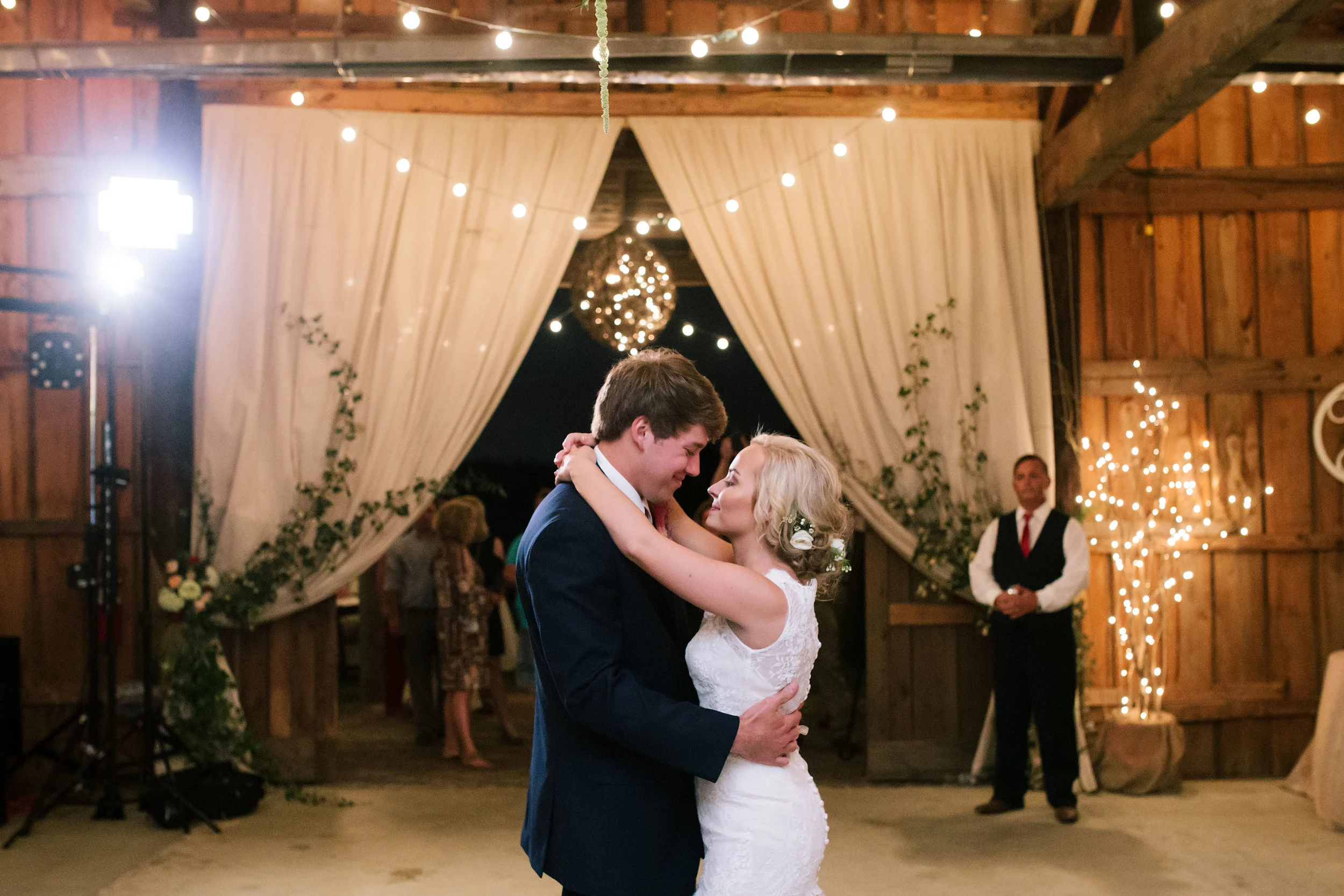 A Rustic Mallard's Croft Mississippi Wedding - Smash Studios Photography