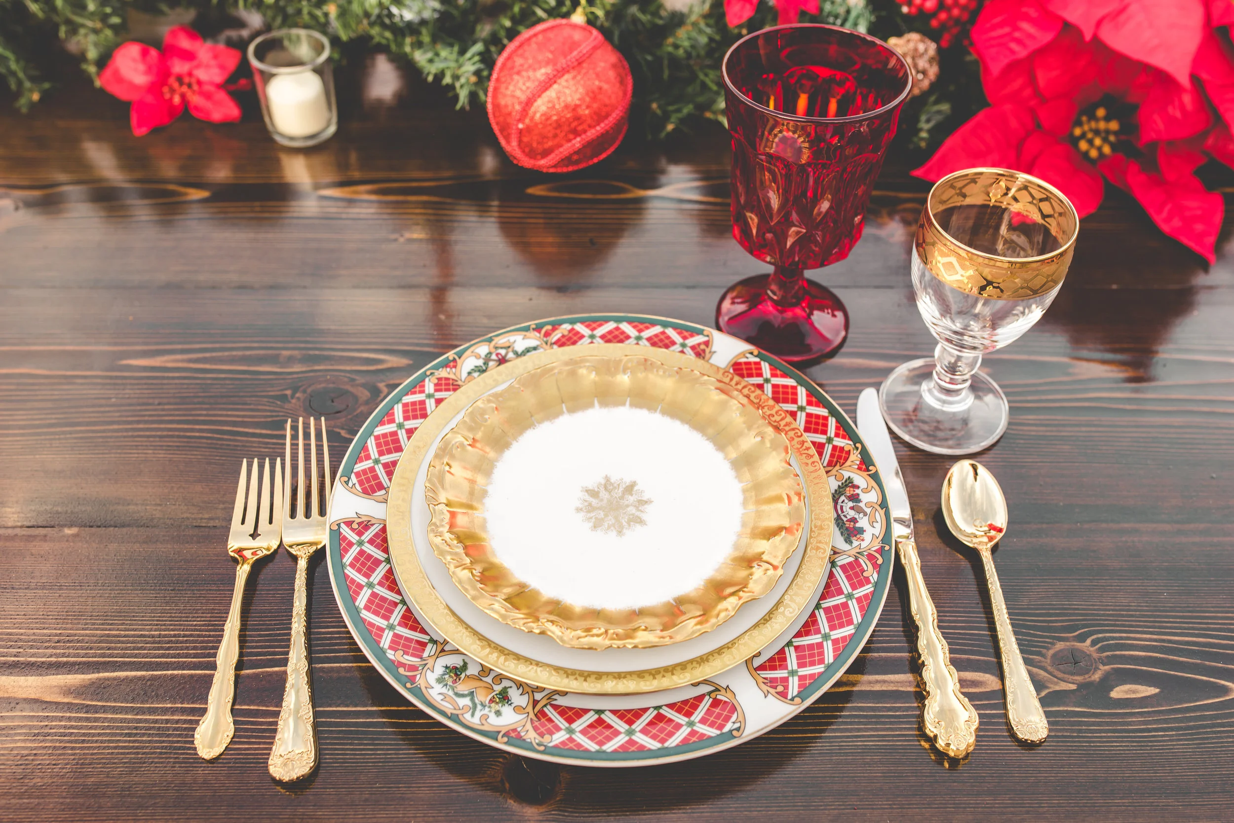 A Carolinas Christmas Inspired Wedding Styled Shoot, Christmas Table Setting - Southernly Studios