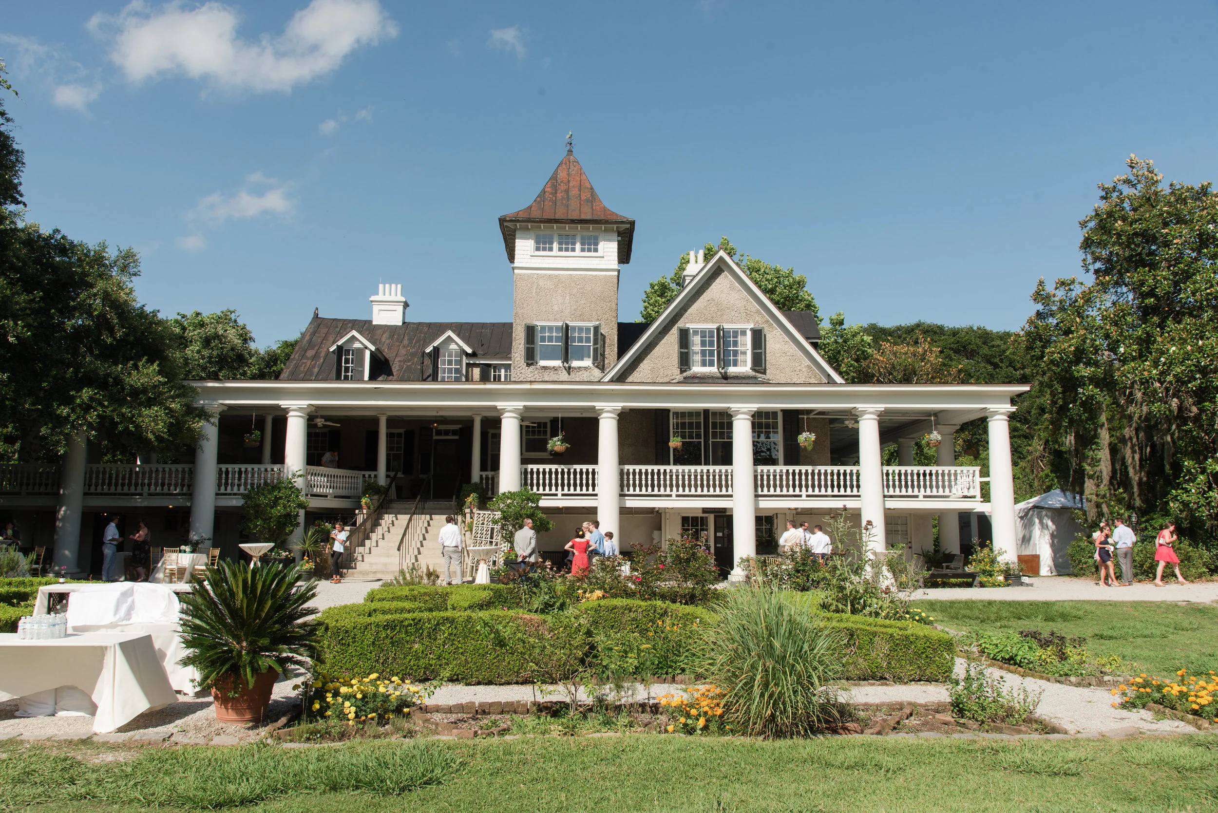 A Charleston Magnolia Plantation Peacock Wedding - Meredith Ryncarz Photography
