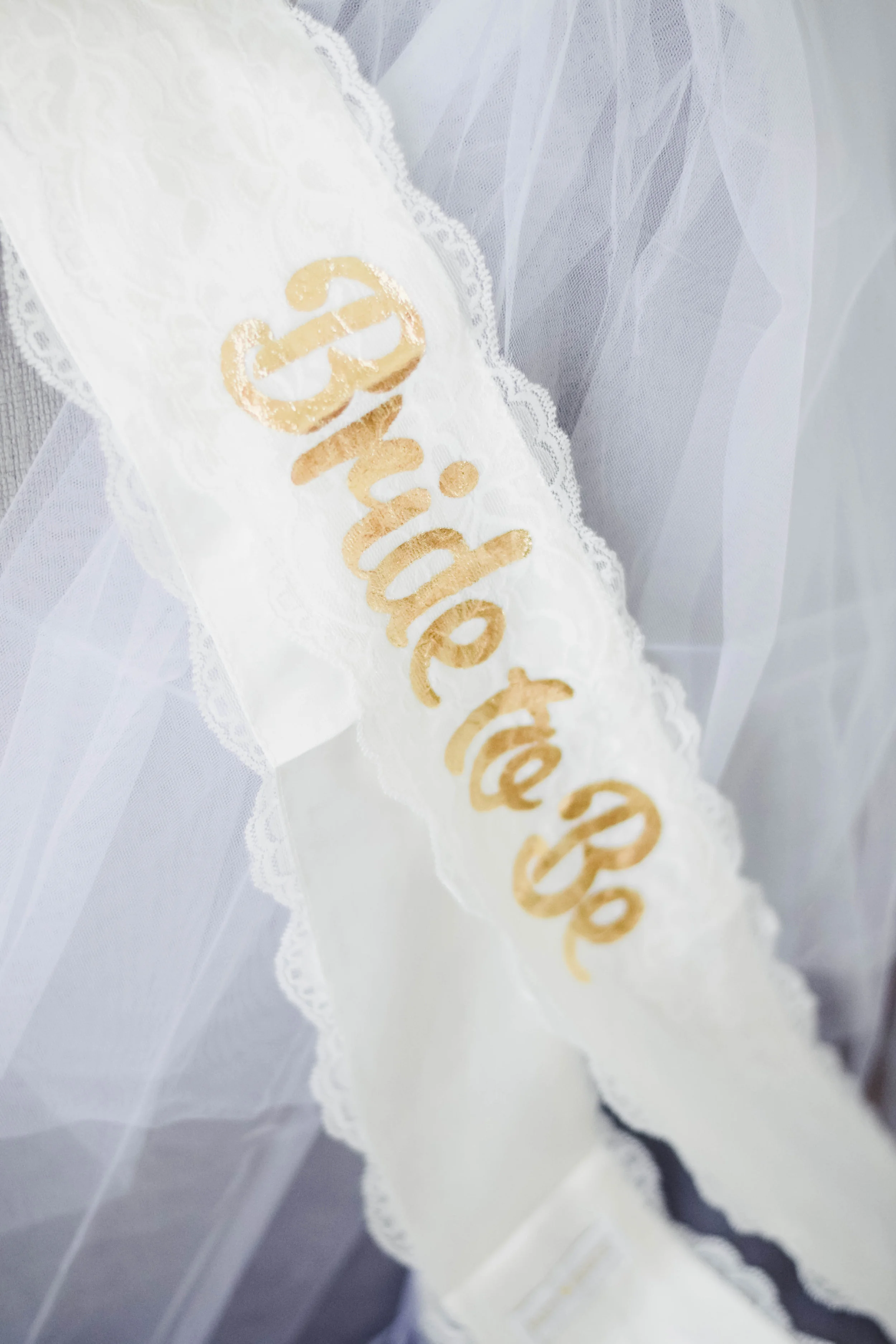The Bridal Boutique | Bachelorette Party Lace Sash + Veil -- Kuulys