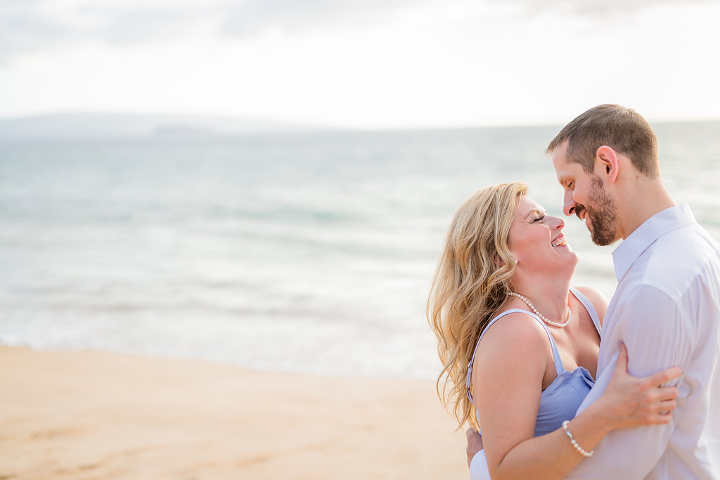 Maui Beach Engagement Photos - Vanessa Hicks Photography -- Wedding Blog - The Overwhelmed Bride