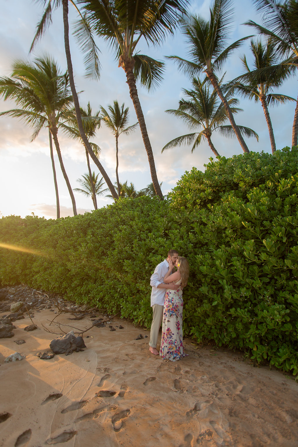 Maui Beach Engagement Photos - Vanessa Hicks Photography -- Wedding Blog - The Overwhelmed Bride