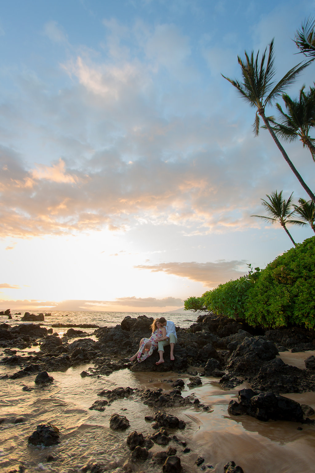 Maui Beach Engagement Photos - Vanessa Hicks Photography -- Wedding Blog - The Overwhelmed Bride