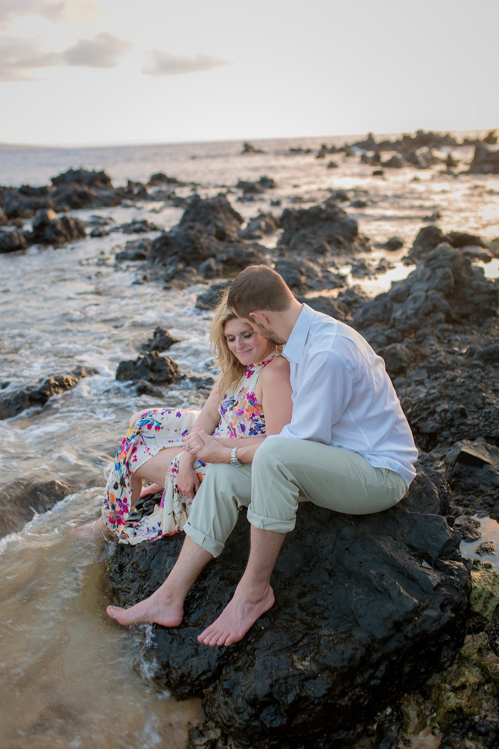 Maui Beach Engagement Photos - Vanessa Hicks Photography -- Wedding Blog - The Overwhelmed Bride