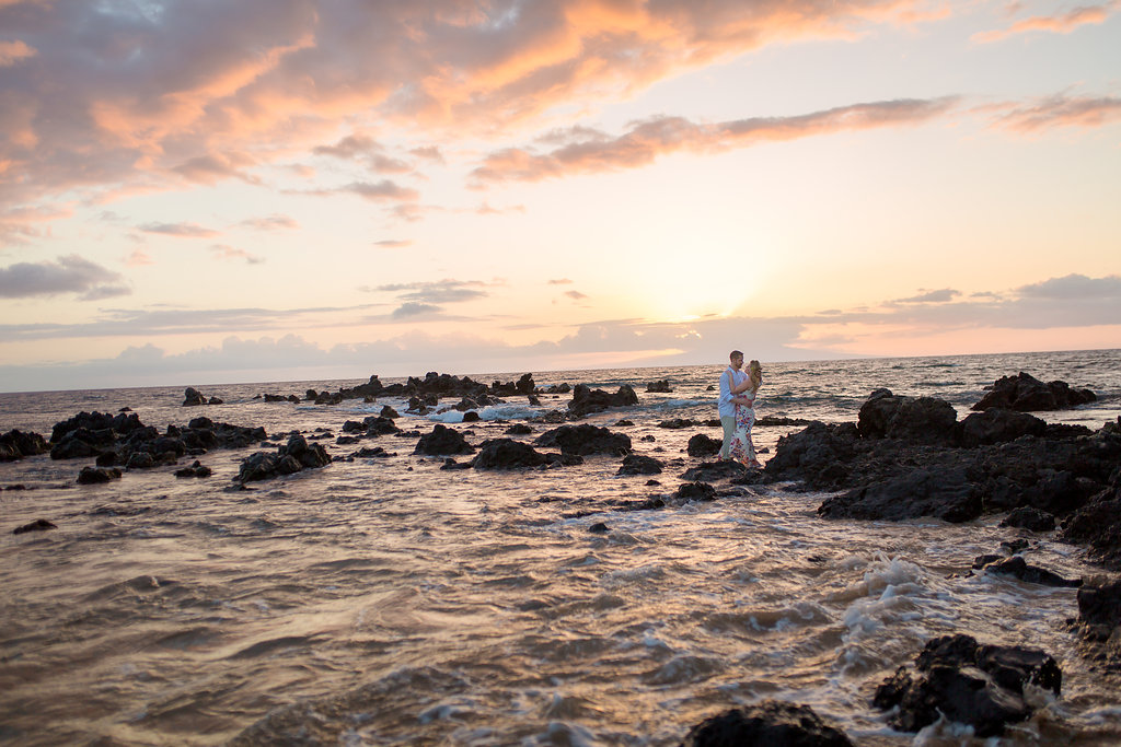 Maui Beach Engagement Photos - Vanessa Hicks Photography -- Wedding Blog - The Overwhelmed Bride