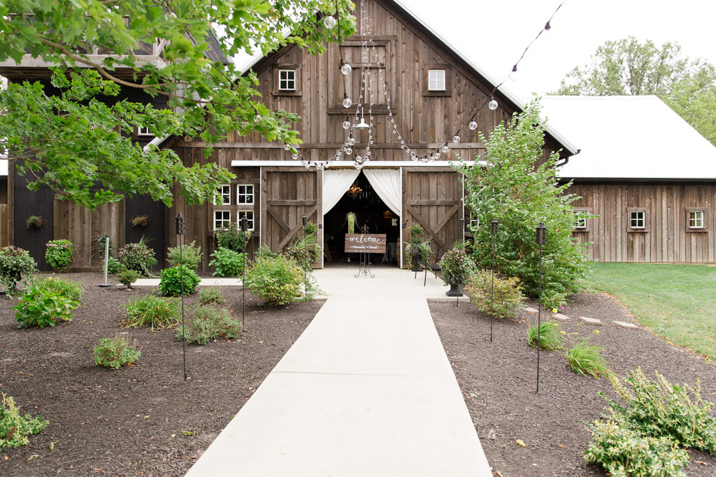 The Barn at Kennedy Farm Wedding - Lizton, Indiana Wedding Venue - Danielle Harris Photography -- Wedding Blog - The Overwhelmed Bride