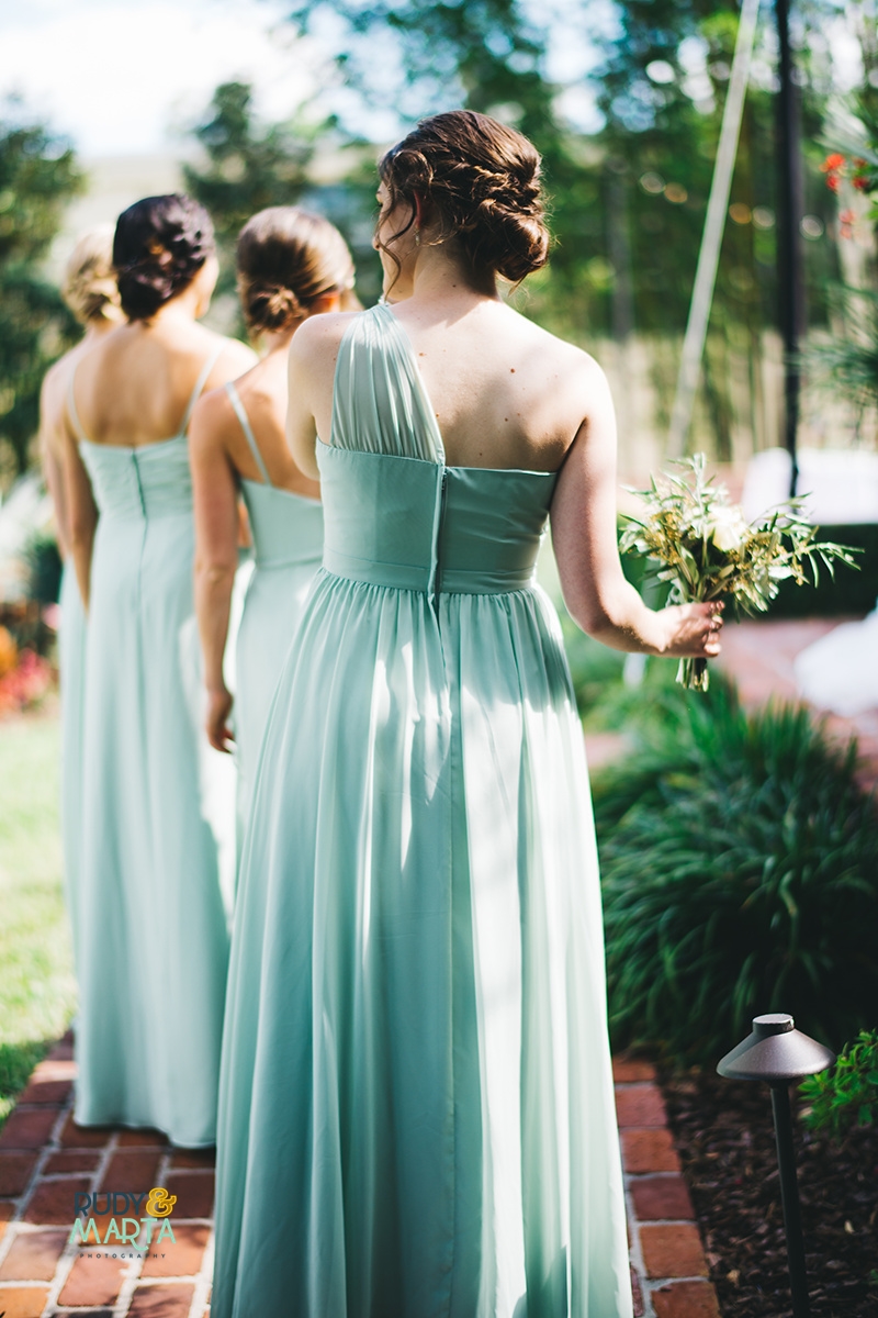 A Mint + White Casa Feliz Wedding - Winter Garden, Florida Wedding -- Wedding Blog - The Overwhelmed Bride