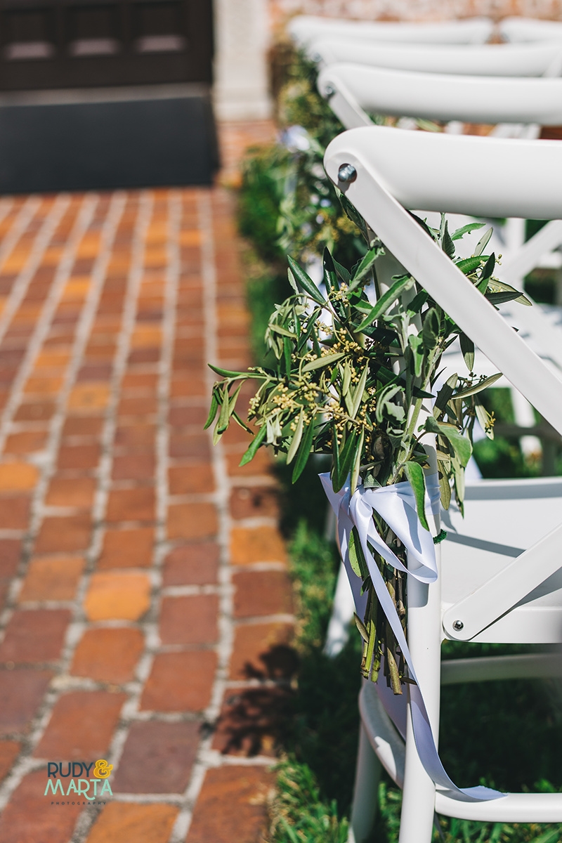 A Mint + White Casa Feliz Wedding - Winter Garden, Florida Wedding -- Wedding Blog - The Overwhelmed Bride