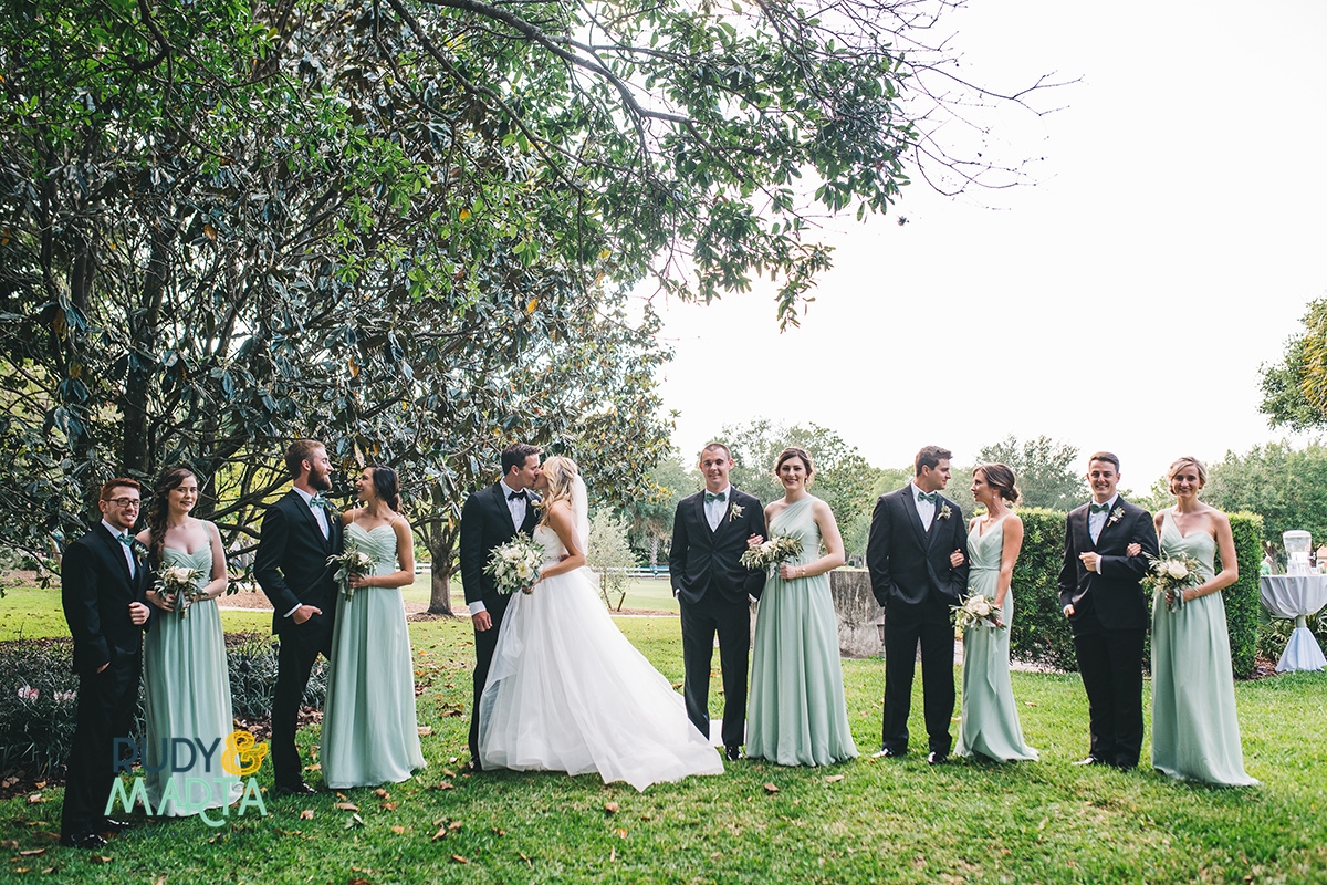 A Mint + White Casa Feliz Wedding - Winter Garden, Florida Wedding -- Wedding Blog - The Overwhelmed Bride