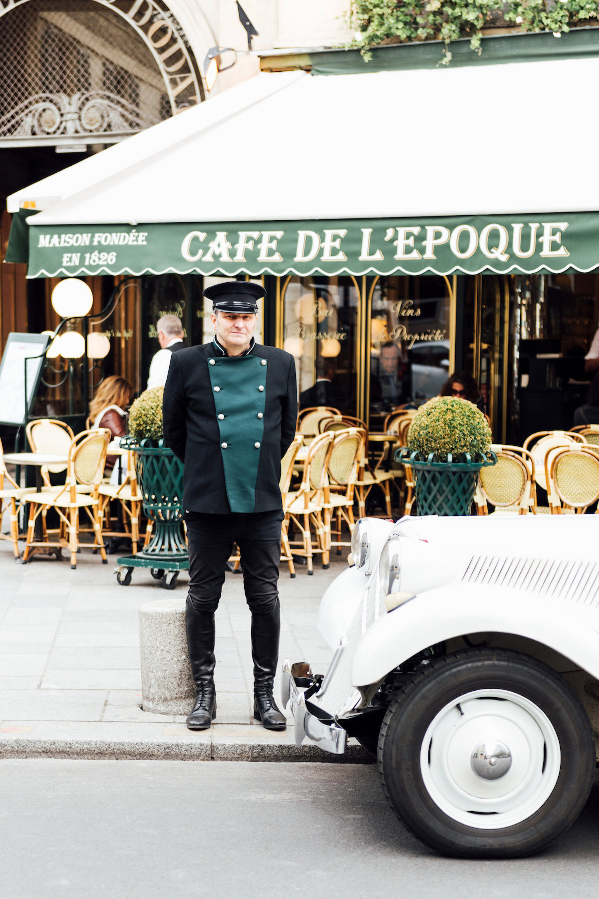 Intimate Paris Wedding-Elopement - Katie Mitchell Photography -- Wedding Blog - The Overwhelmed Bride