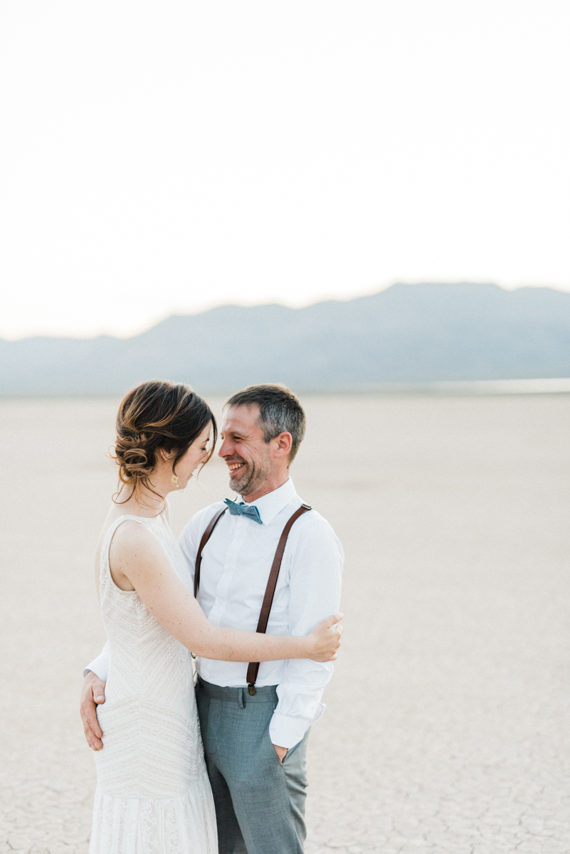 A Las Vegas Desert Elopement - Kristen Kay Photography -- Wedding Blog - The Overwhelmed Bride