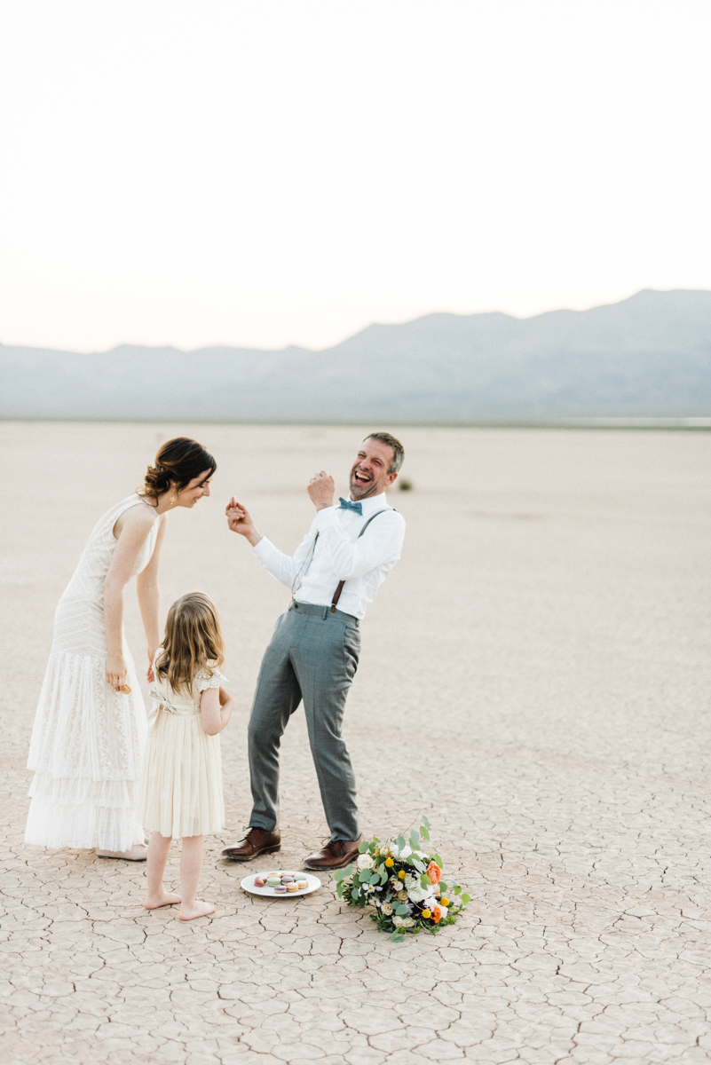 A Las Vegas Desert Elopement - Kristen Kay Photography -- Wedding Blog - The Overwhelmed Bride