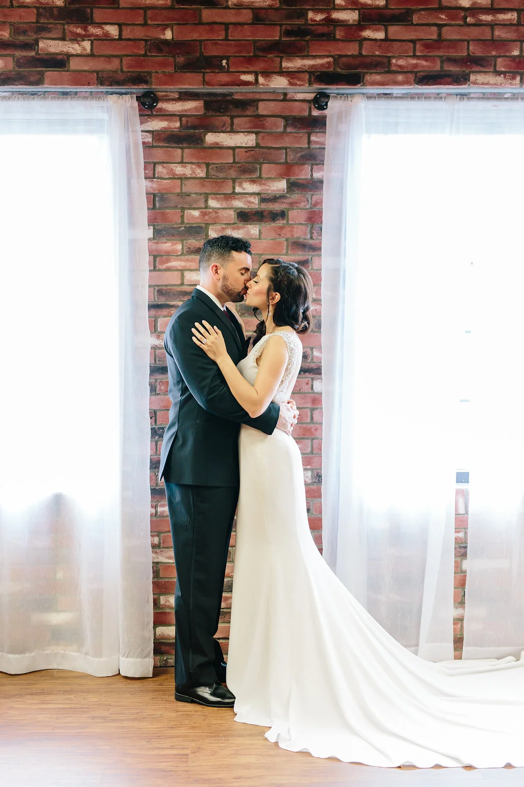 An Industrial Chic HUB 925 Styled Wedding - Emily Knuth Photography -- Wedding Blog - The Overwhelmed Bride