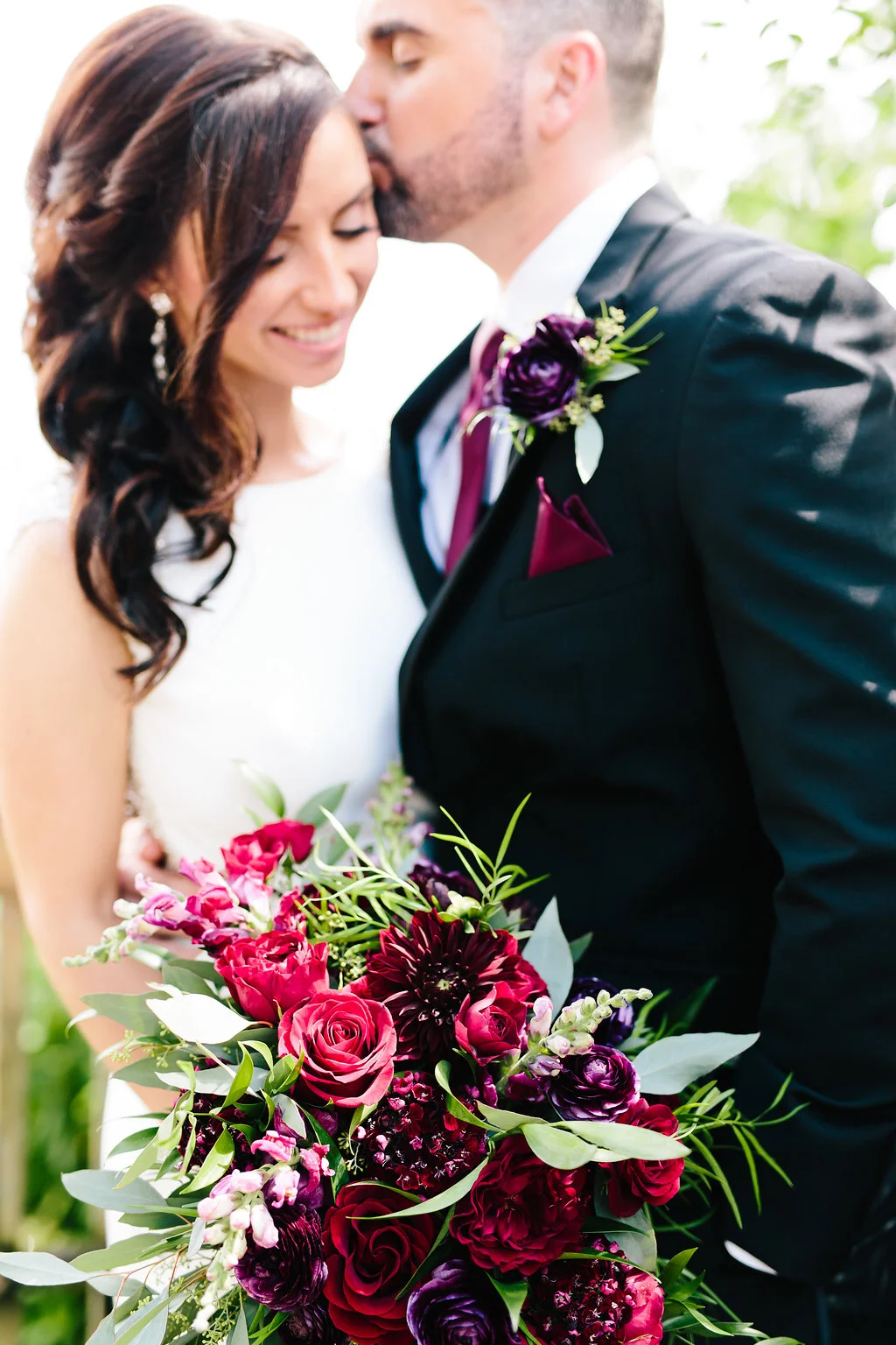 An Industrial Chic HUB 925 Styled Wedding - Emily Knuth Photography -- Wedding Blog - The Overwhelmed Bride