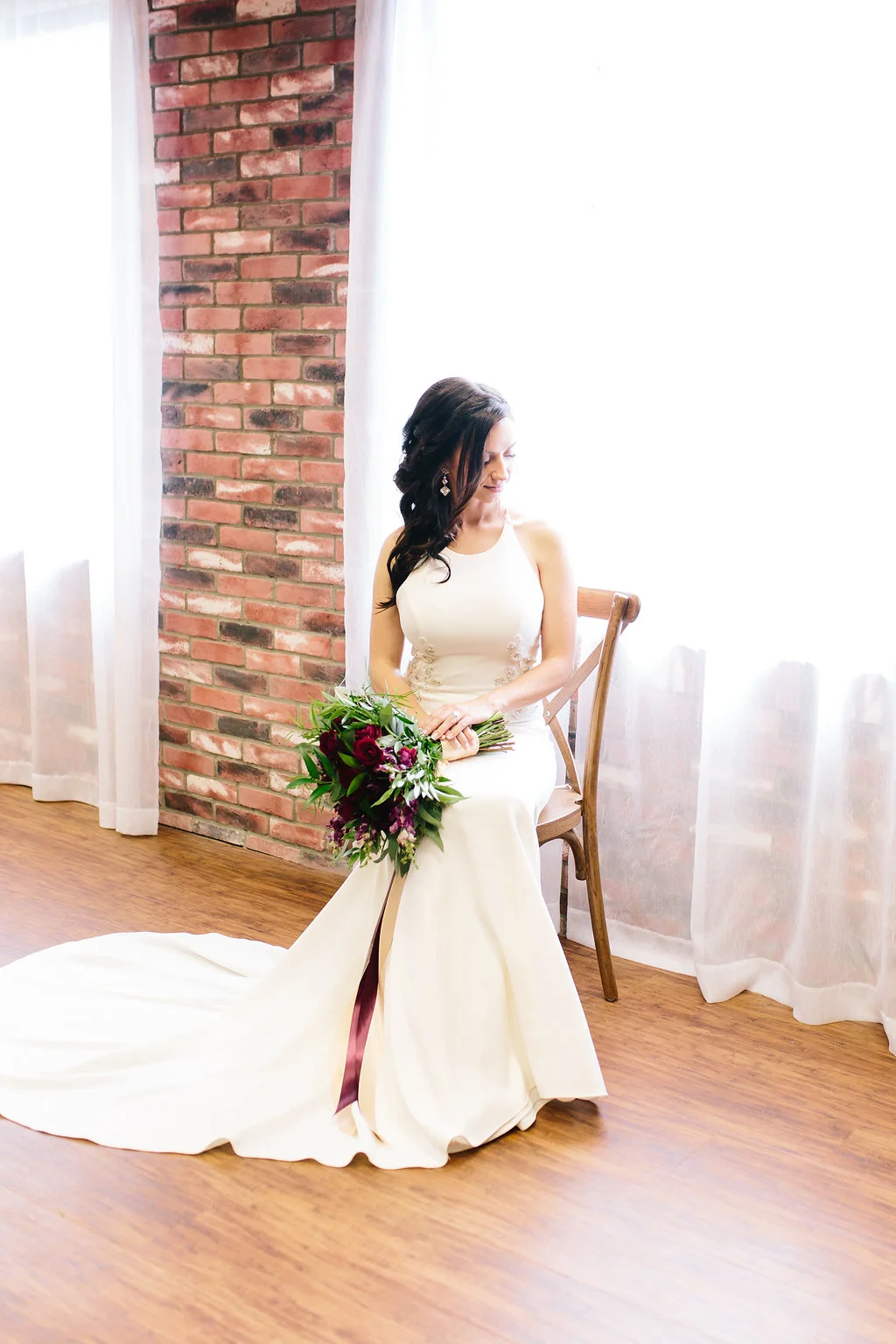 An Industrial Chic HUB 925 Styled Wedding - Emily Knuth Photography -- Wedding Blog - The Overwhelmed Bride
