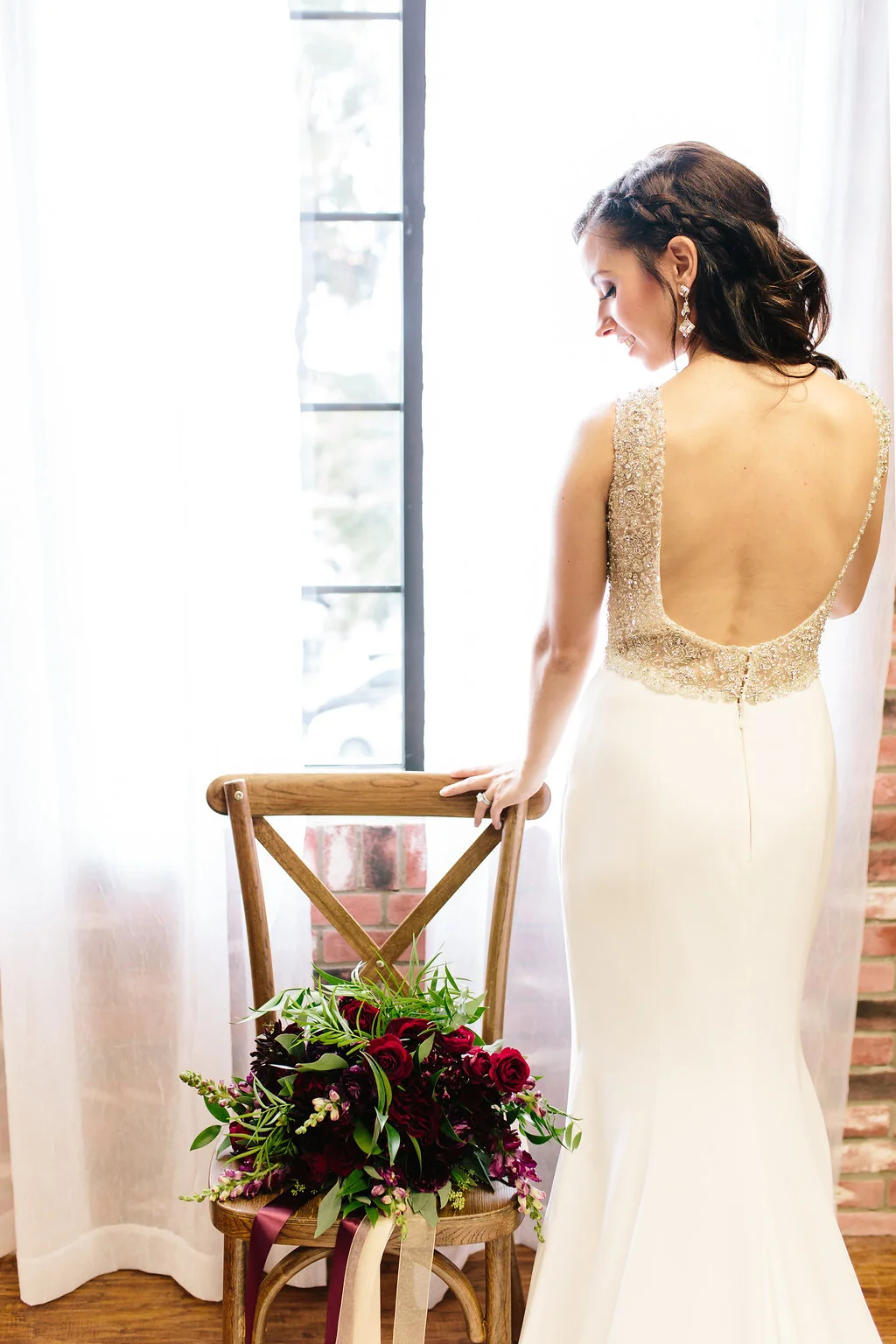 An Industrial Chic HUB 925 Styled Wedding - Emily Knuth Photography -- Wedding Blog - The Overwhelmed Bride