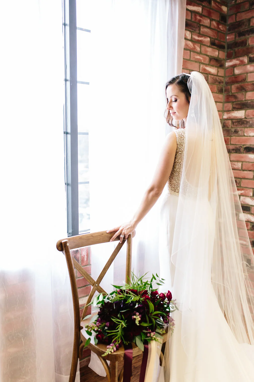 An Industrial Chic HUB 925 Styled Wedding - Emily Knuth Photography -- Wedding Blog - The Overwhelmed Bride