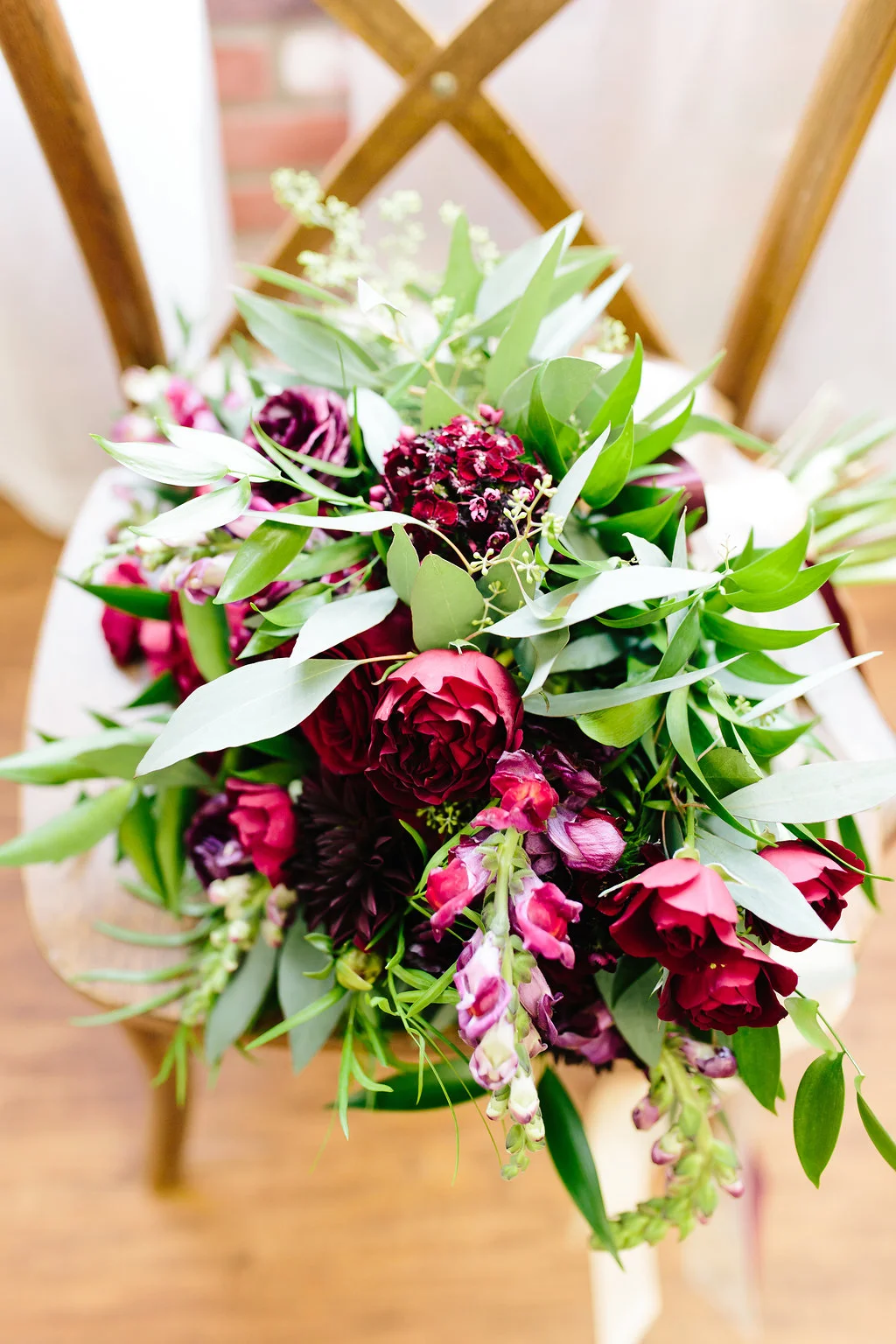 An Industrial Chic HUB 925 Styled Wedding - Emily Knuth Photography -- Wedding Blog - The Overwhelmed Bride