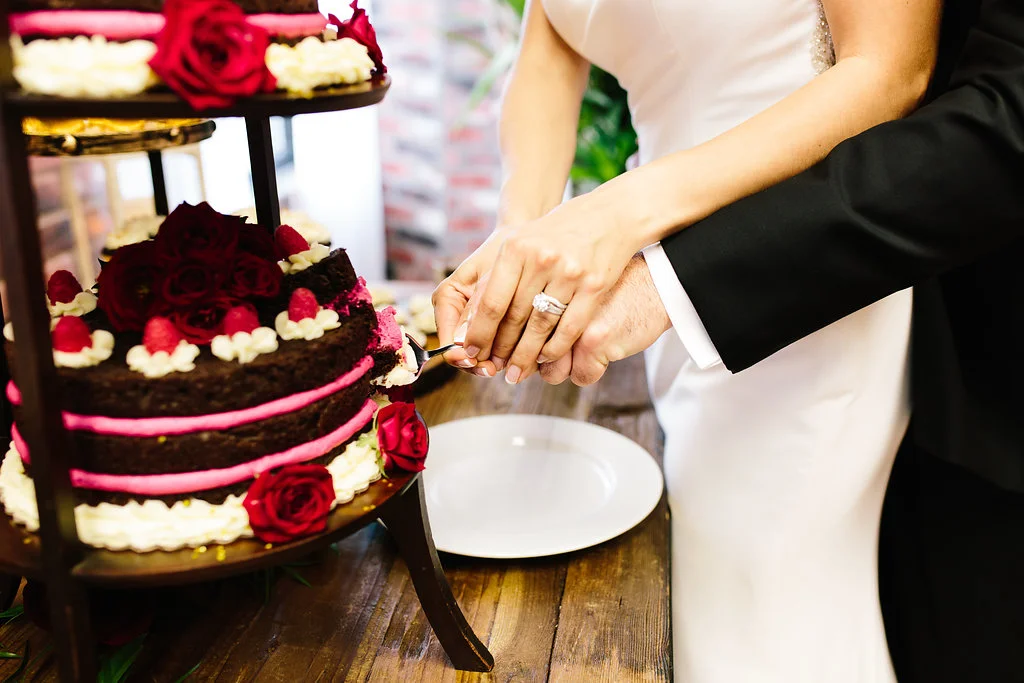 An Industrial Chic HUB 925 Styled Wedding - Emily Knuth Photography -- Wedding Blog - The Overwhelmed Bride