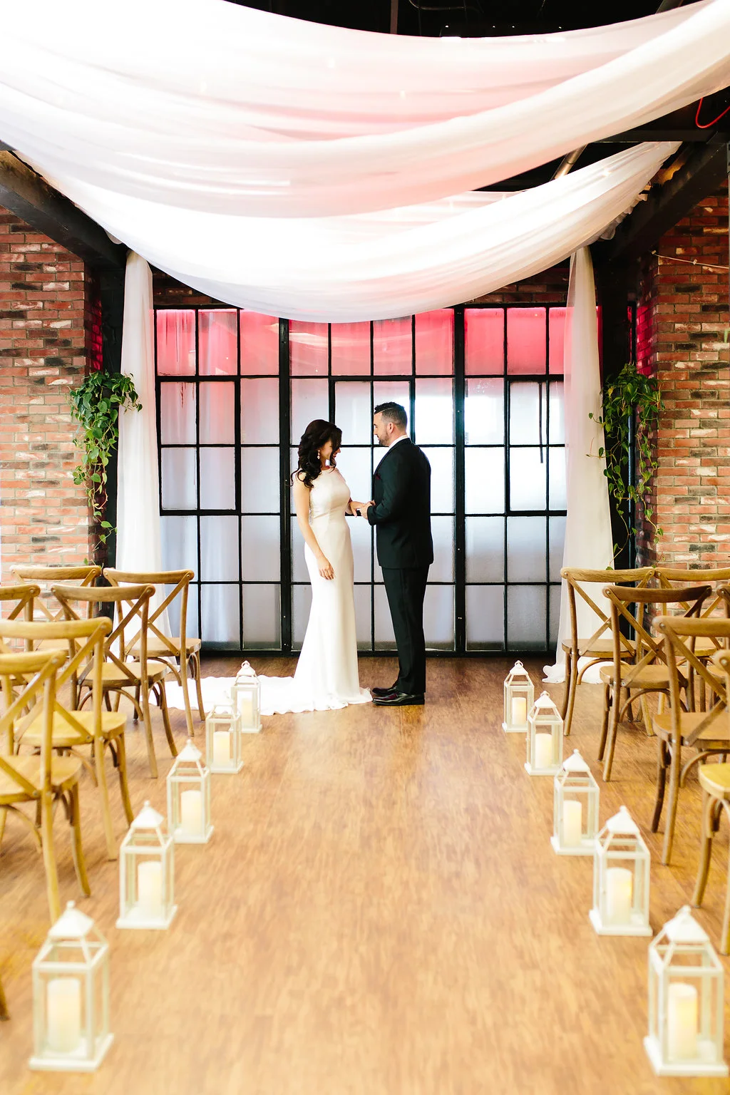 An Industrial Chic HUB 925 Styled Wedding - Emily Knuth Photography -- Wedding Blog - The Overwhelmed Bride
