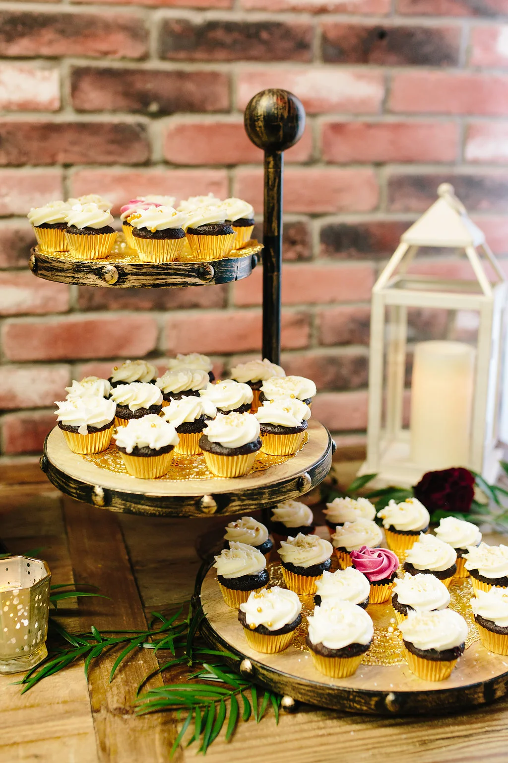 An Industrial Chic HUB 925 Styled Wedding - Emily Knuth Photography -- Wedding Blog - The Overwhelmed Bride