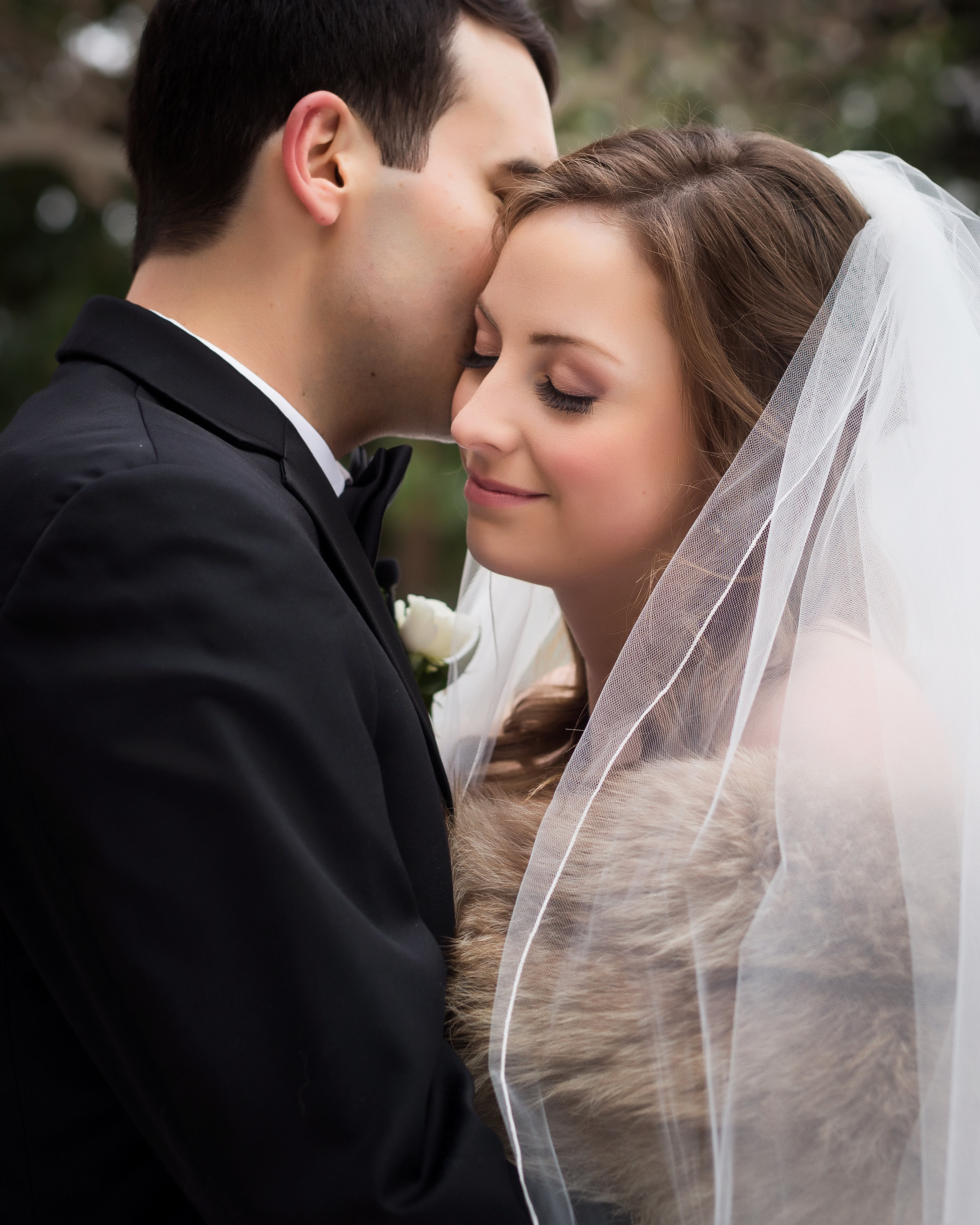 Chapell Hill, NC Wedding - The Carolina Club Winter Wedding -- Elly's Photography -- Wedding Blog - The Overwhelmed Bride