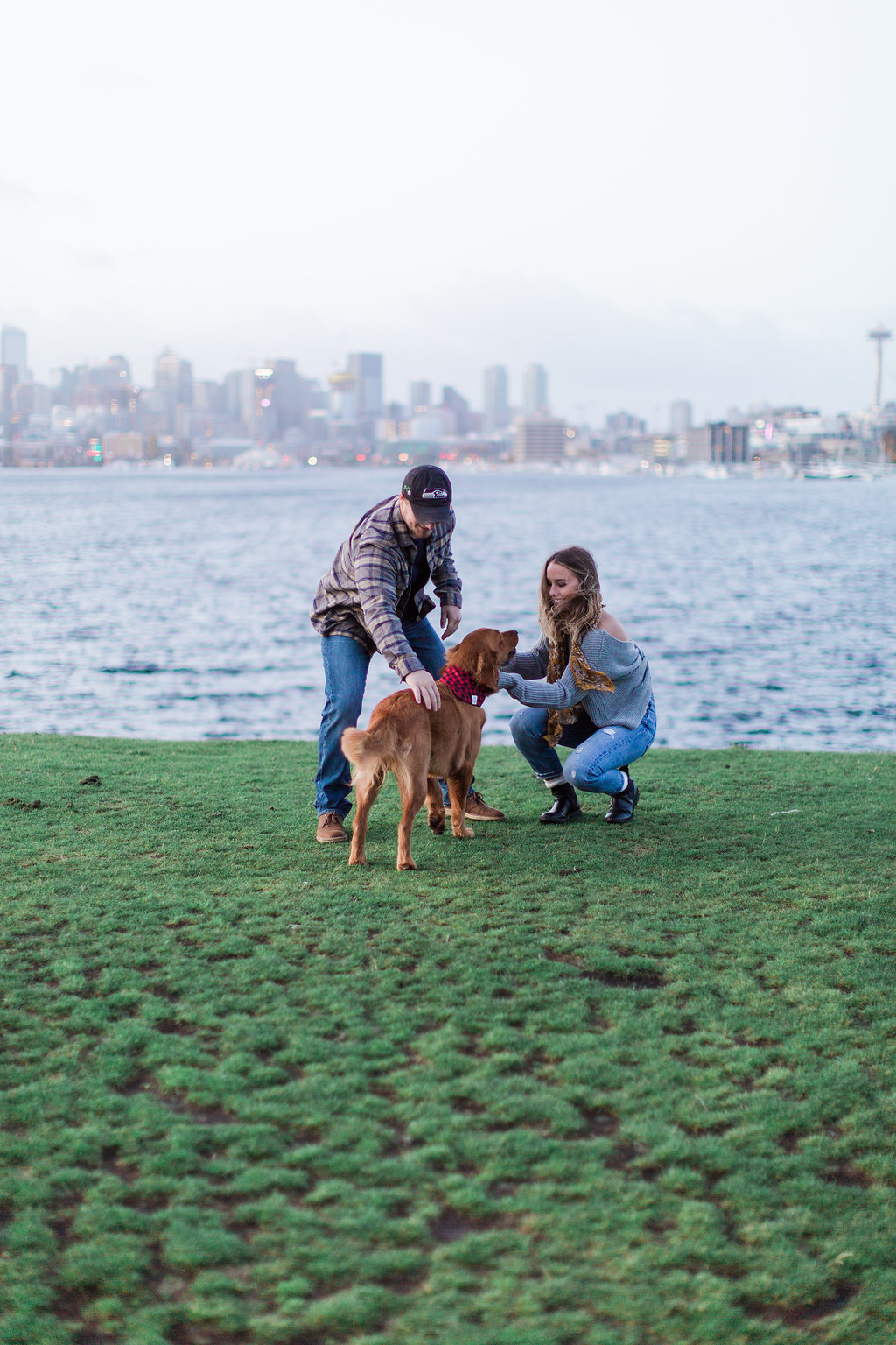 Lake Union Engagement Photos - Seattle Engagement Photo Locations - Eva Rieb Photography -- Wedding Blog - The Overwhelmed Bride