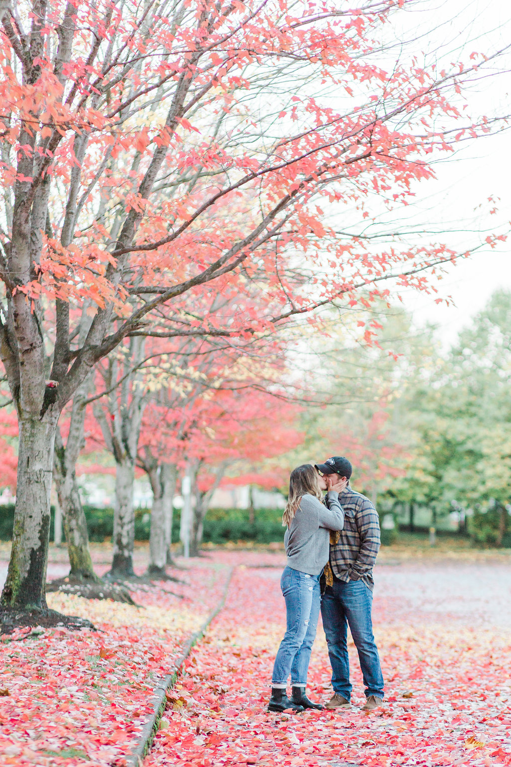 Lake Union Engagement Photos - Seattle Engagement Photo Locations - Eva Rieb Photography -- Wedding Blog - The Overwhelmed Bride