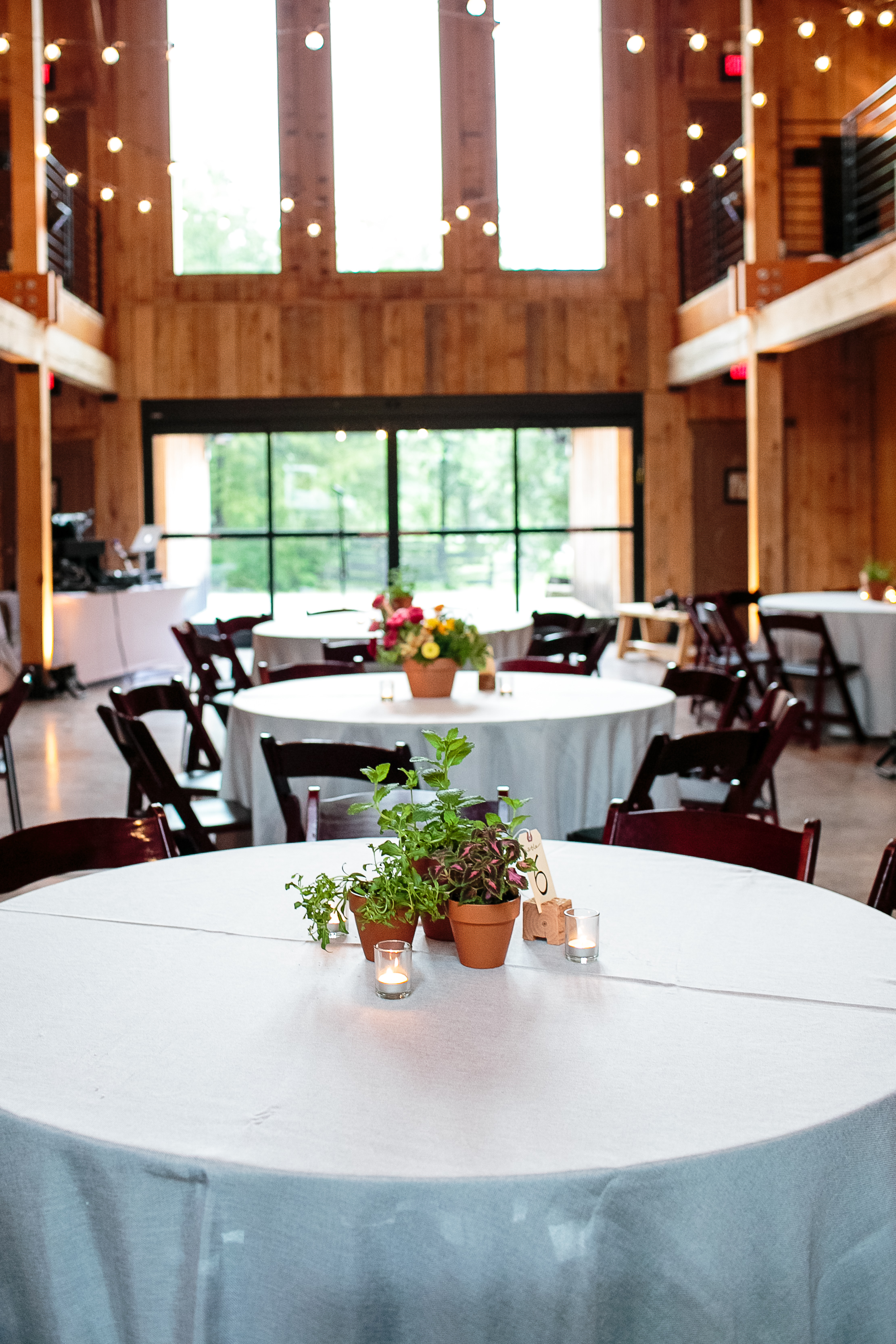 A Green Door Gourmet Tennessee Wedding - Erin Lee Allender Photography -- Wedding Blog - The Overwhelmed Bride