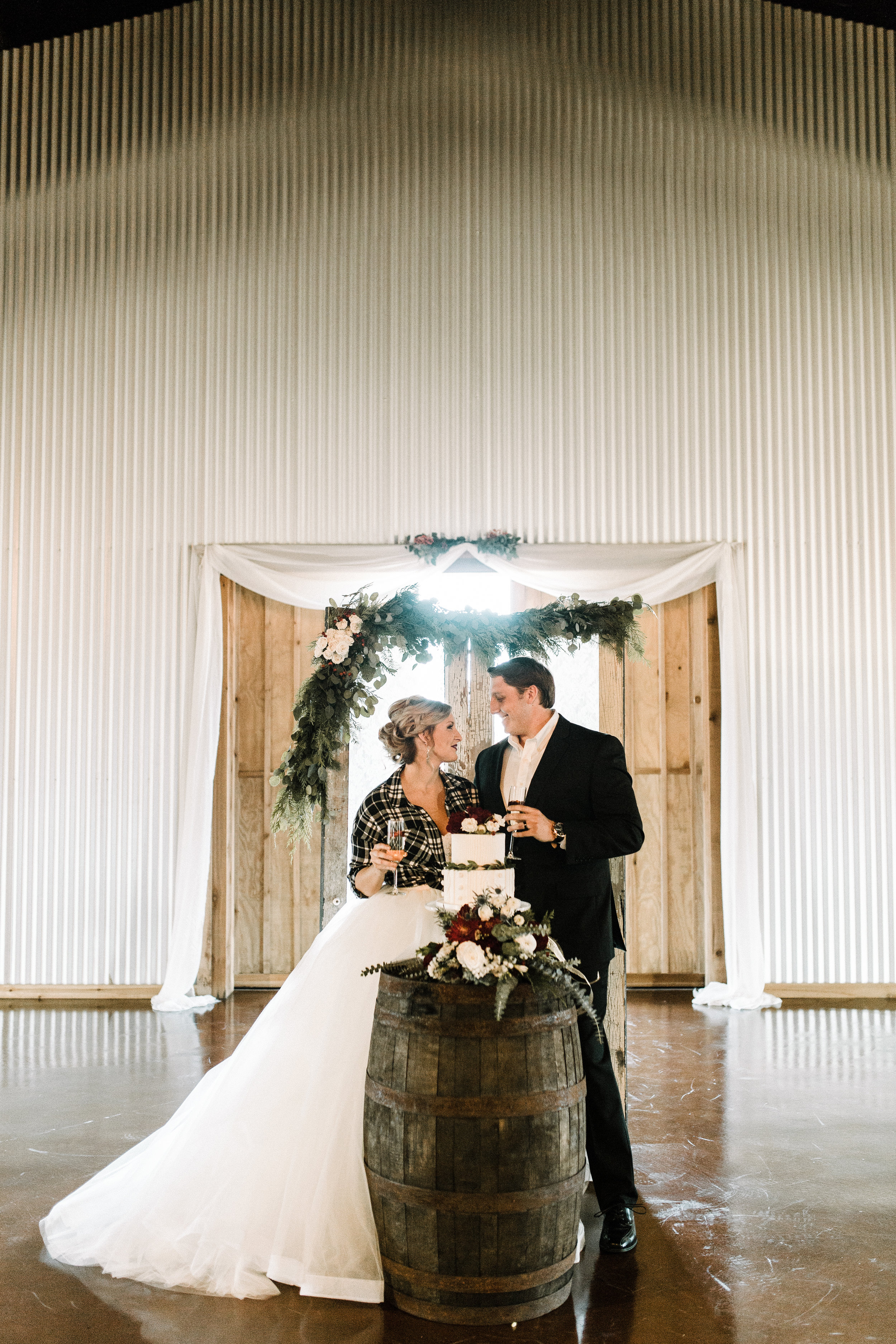 Broken Horn Ranch Oklahoma Winter Wedding - April Guerra Photography -- Wedding Blog - The Overwhelmed Bride