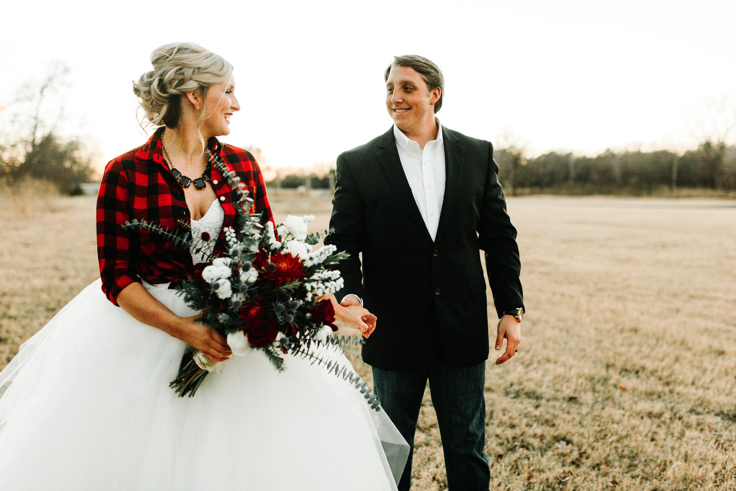 Broken Horn Ranch Oklahoma Winter Wedding - April Guerra Photography -- Wedding Blog - The Overwhelmed Bride