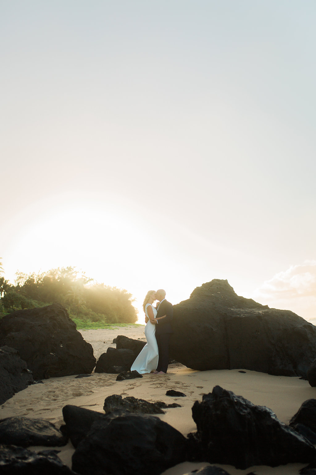 Hawaii Kauai Beach Wedding Photos -- Wedding Blog - The Overwhelmed Bride